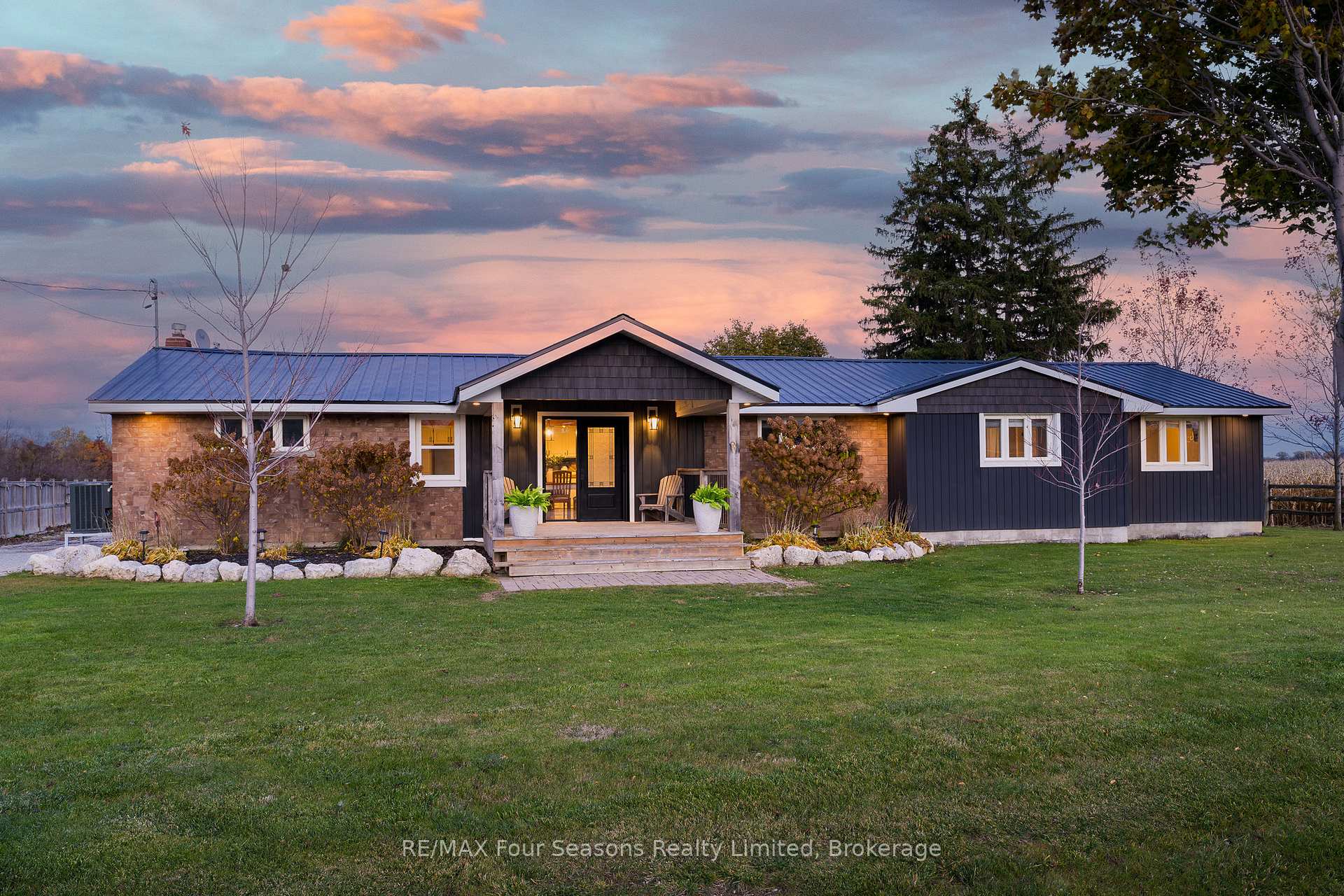 Photo 1 of 475 Lyons Court, Wasaga Beach — HOMEH