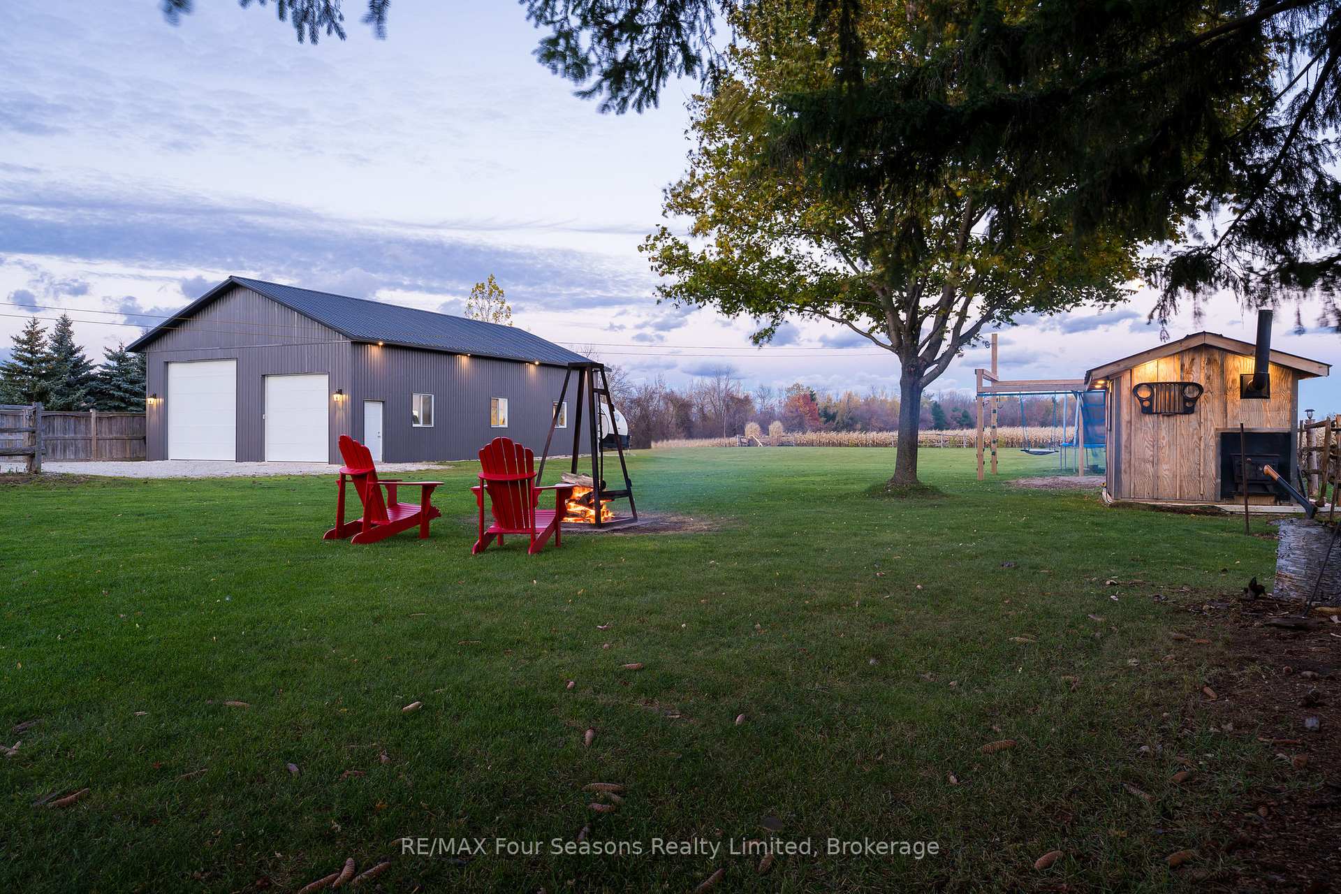 Photo 2 of 475 Lyons Court, Wasaga Beach — HOMEH