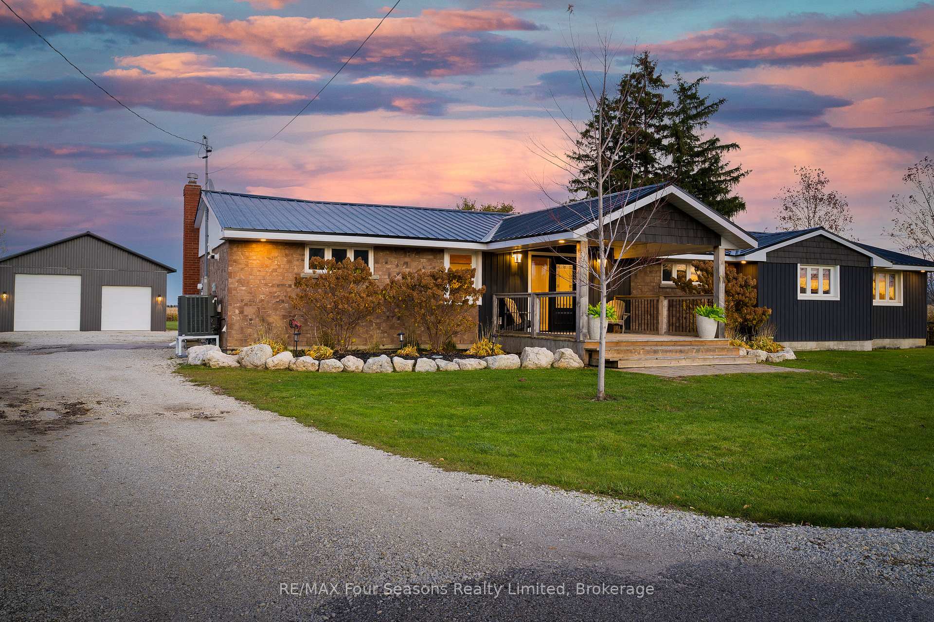 Photo 3 of 475 Lyons Court, Wasaga Beach — HOMEH