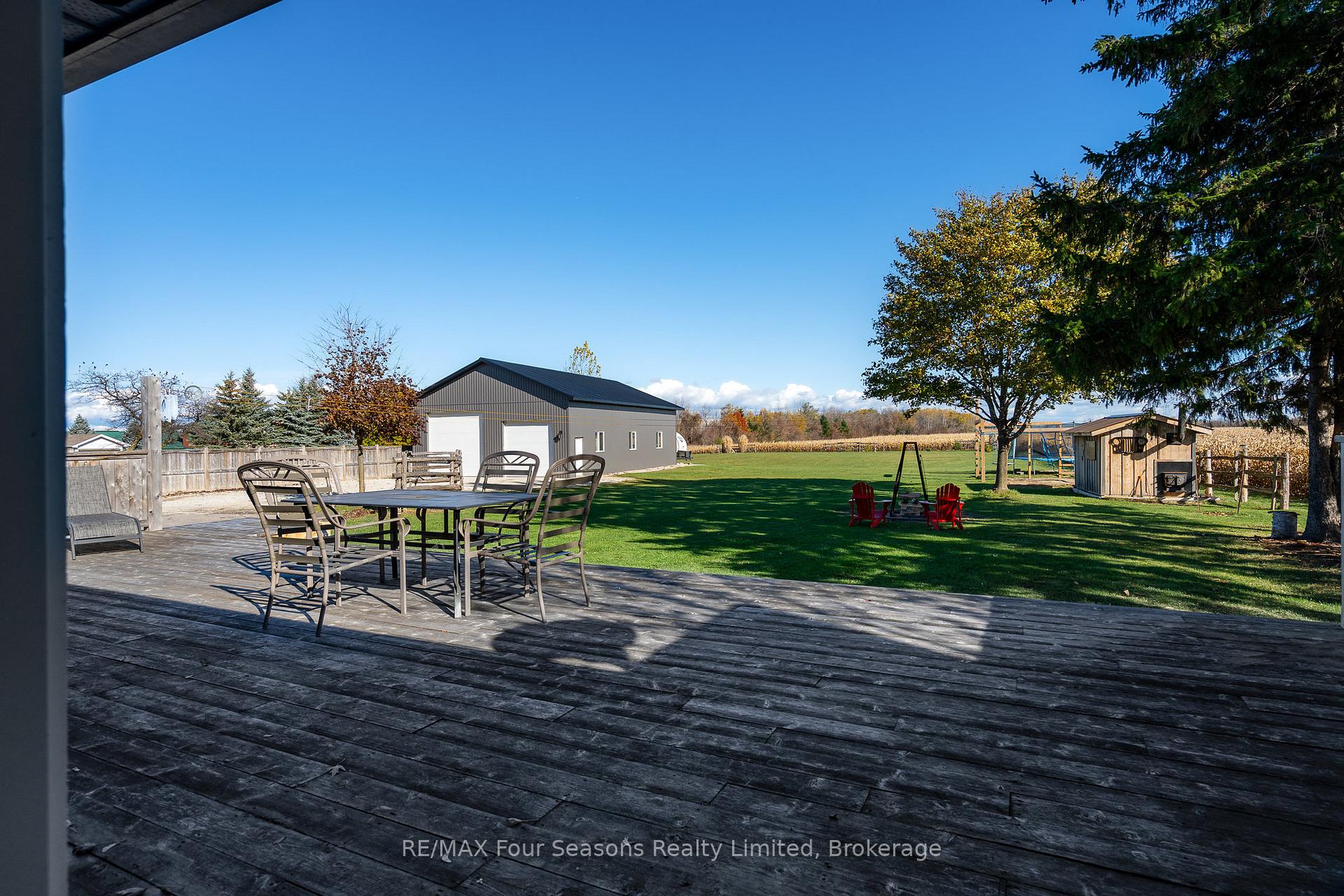Photo 4 of 475 Lyons Court, Wasaga Beach — HOMEH