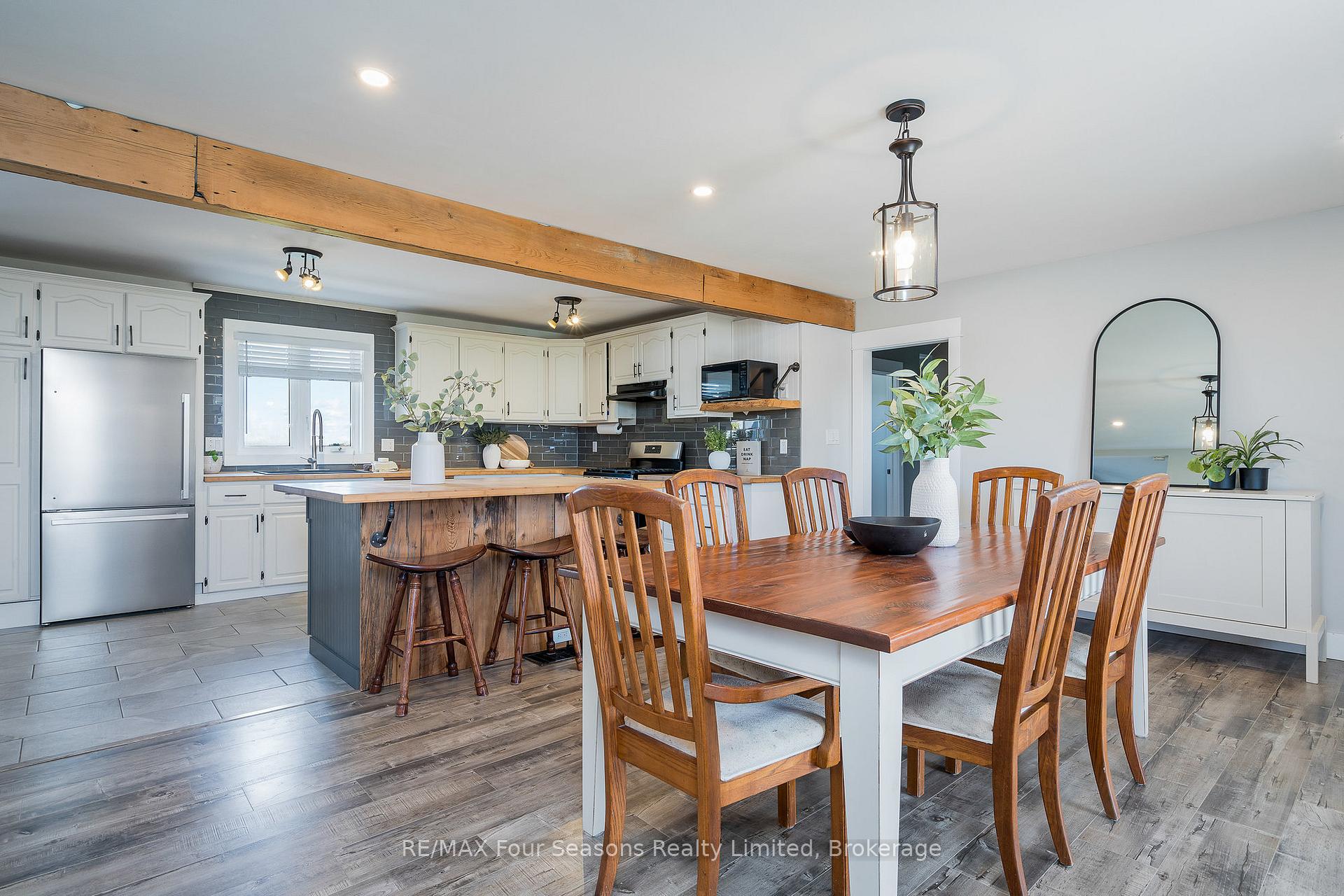 Photo 5 of 475 Lyons Court, Wasaga Beach — HOMEH