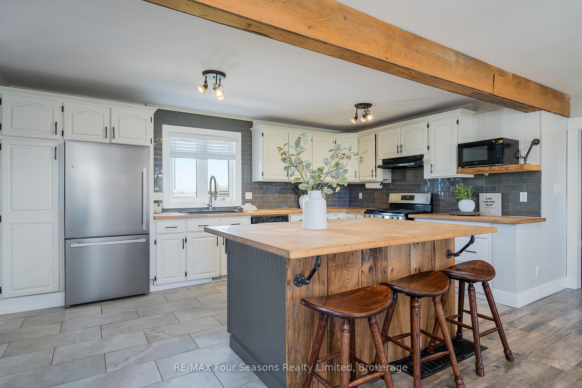 Photo 6 of 475 Lyons Court, Wasaga Beach — HOMEH