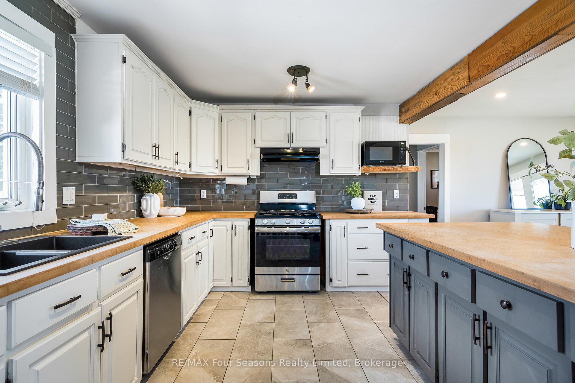 Photo 7 of 475 Lyons Court, Wasaga Beach — HOMEH