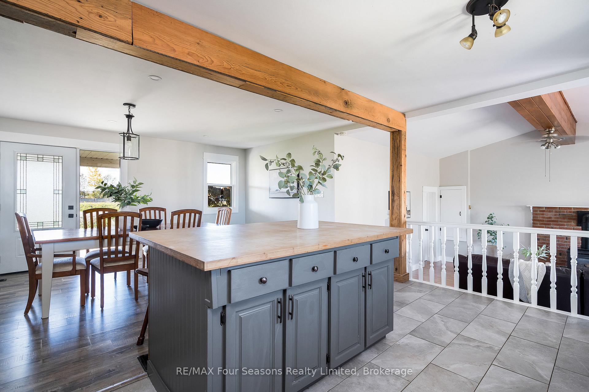 Photo 8 of 475 Lyons Court, Wasaga Beach — HOMEH