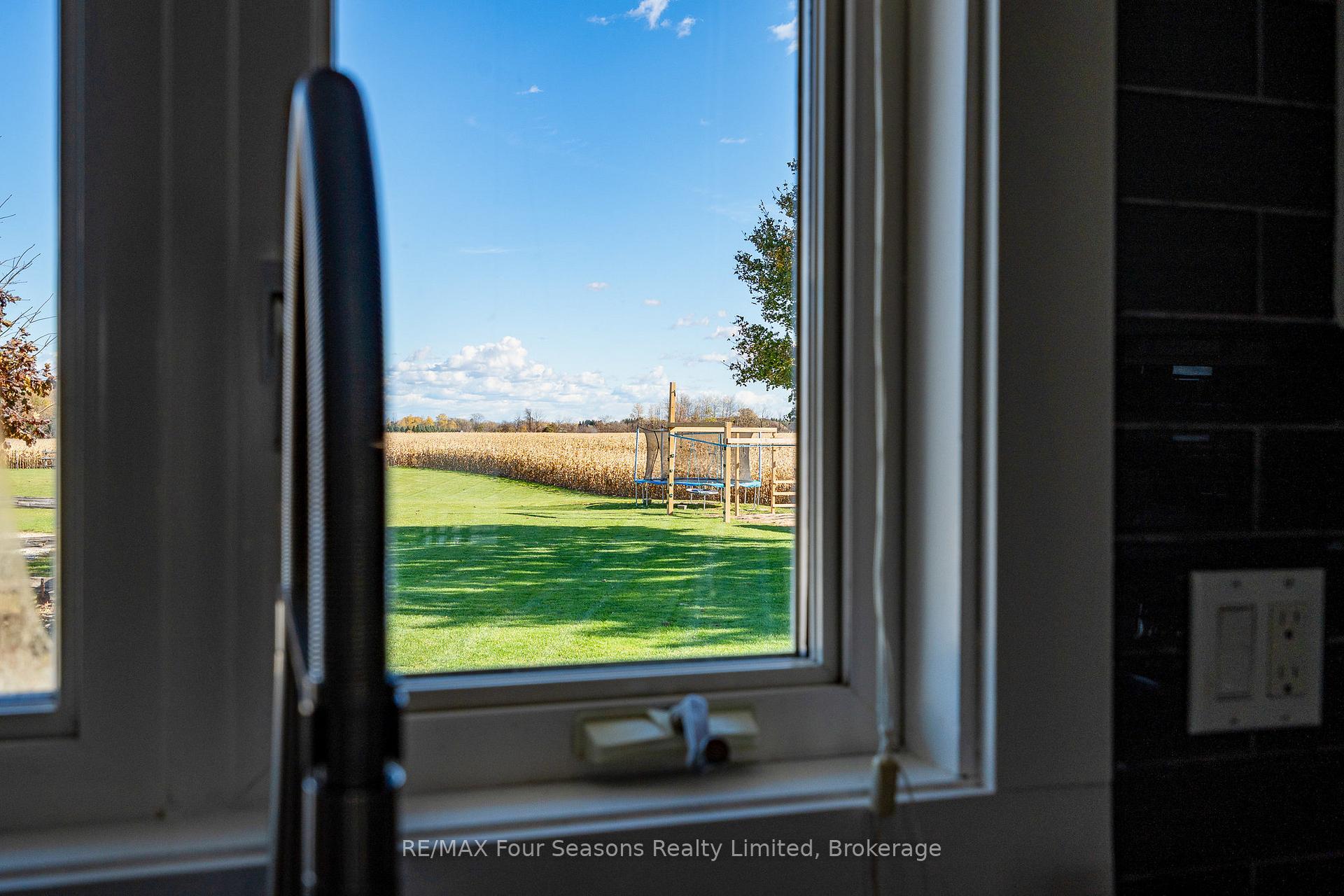 Photo 9 of 475 Lyons Court, Wasaga Beach — HOMEH