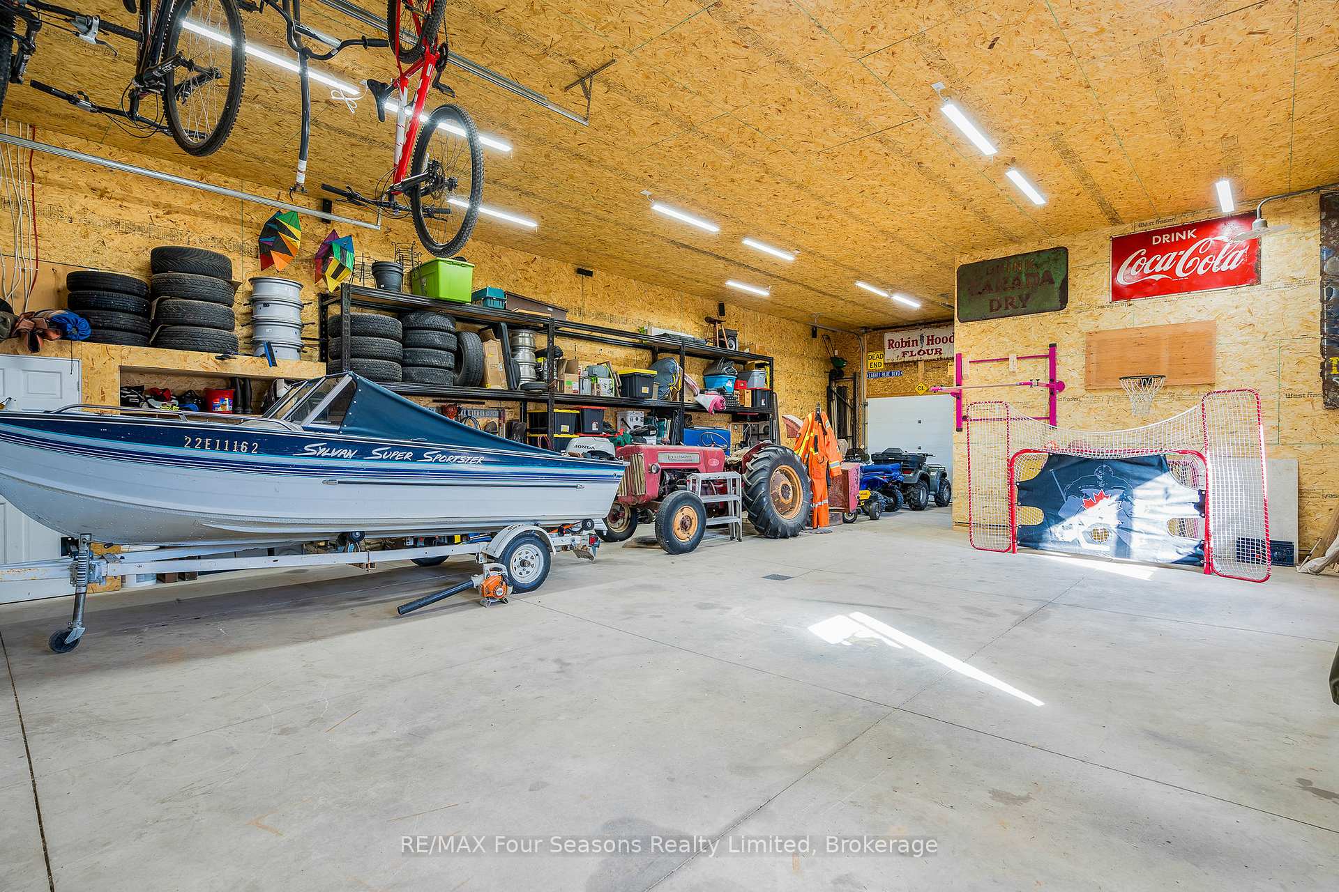 Photo 11 of 475 Lyons Court, Wasaga Beach — HOMEH