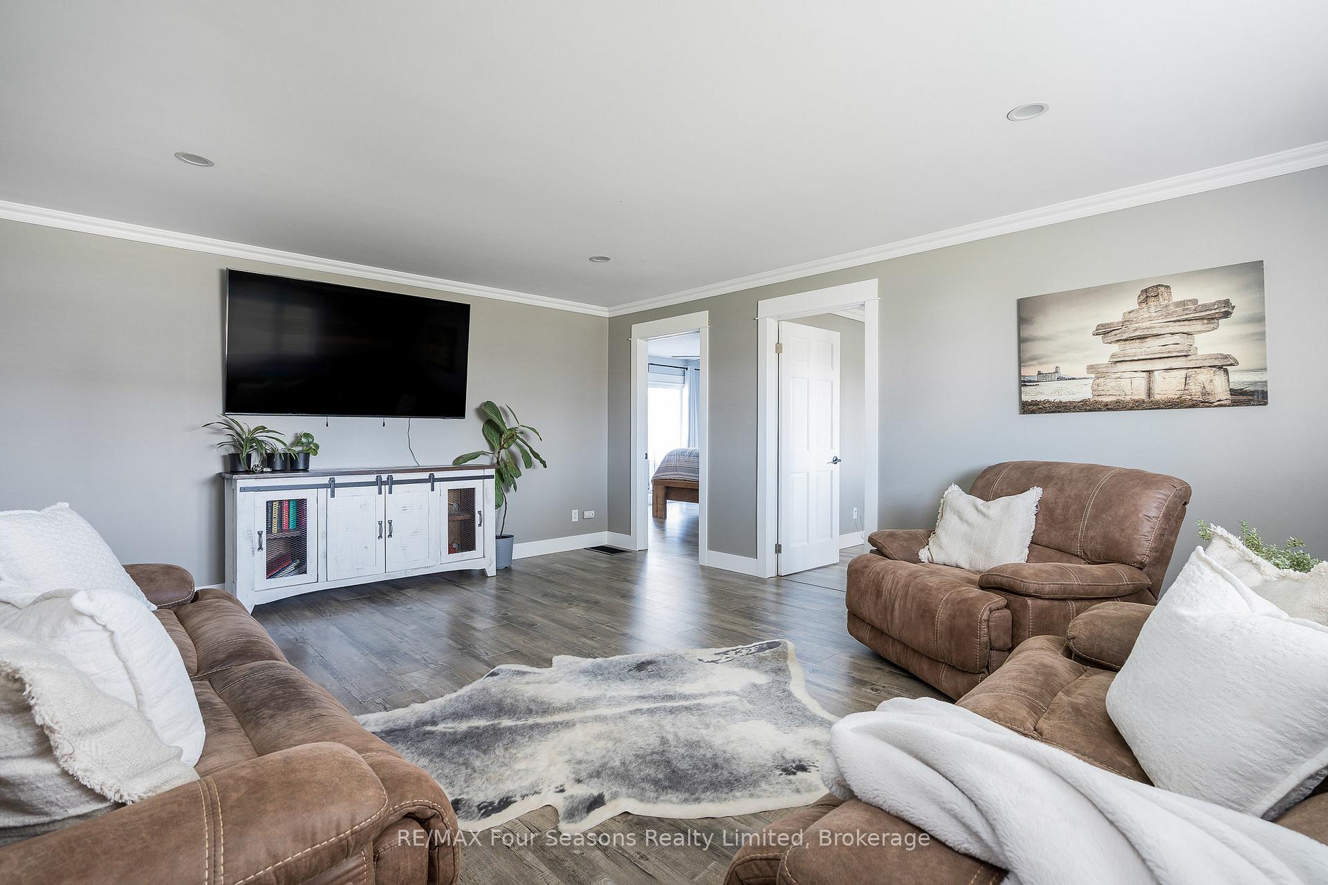Photo 21 of 475 Lyons Court, Wasaga Beach — HOMEH