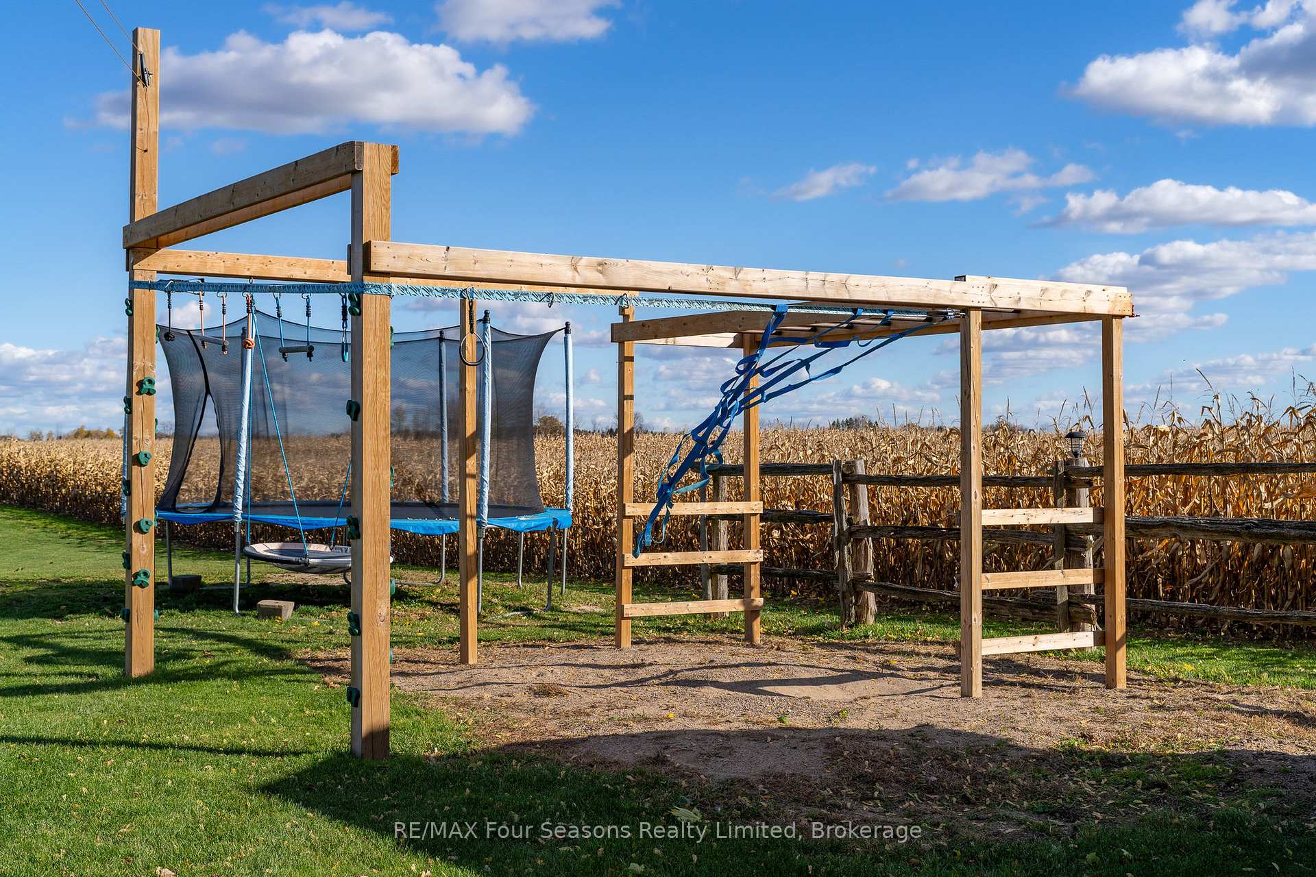 Photo 35 of 475 Lyons Court, Wasaga Beach — HOMEH