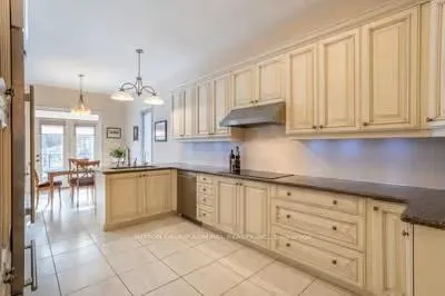 Photo 4 of 203 Hunterwood Chase, Vaughan, Rural Vaughan — HOMEH