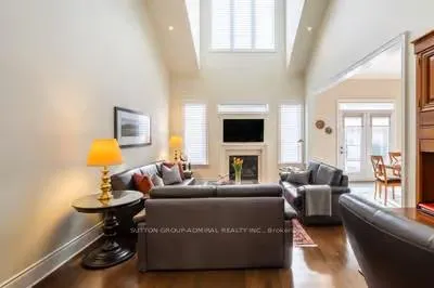 Photo 6 of 203 Hunterwood Chase, Vaughan, Rural Vaughan — HOMEH