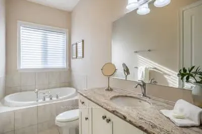 Photo 10 of 203 Hunterwood Chase, Vaughan, Rural Vaughan — HOMEH