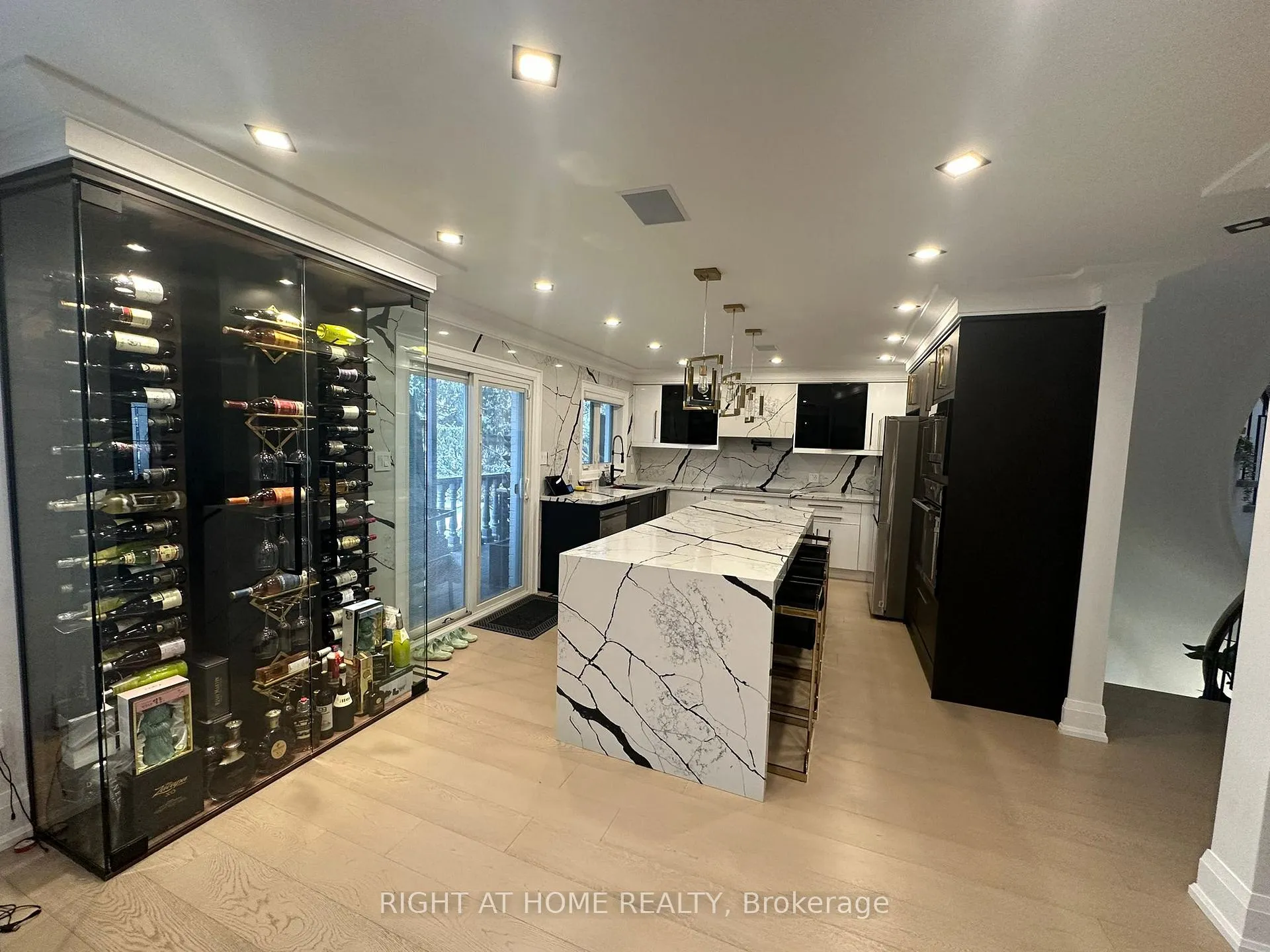 Photo 2 of 28 Wigwoss Drive, Vaughan, East Woodbridge — HOMEH