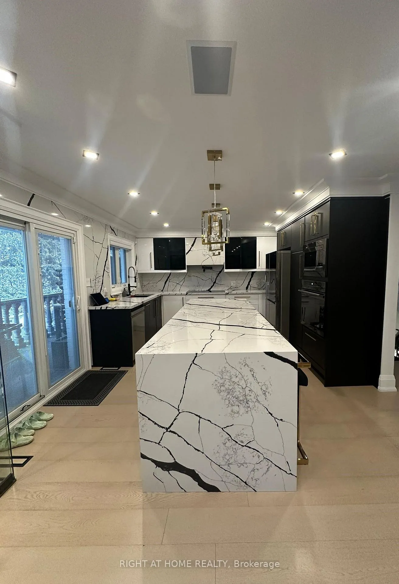 Photo 3 of 28 Wigwoss Drive, Vaughan, East Woodbridge — HOMEH
