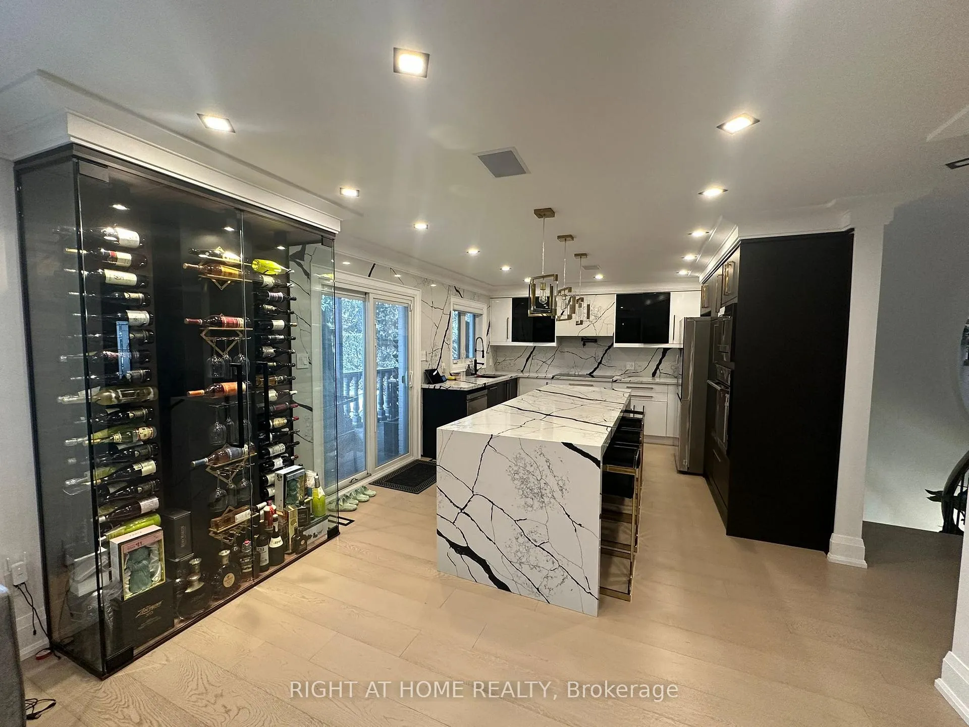 Photo 4 of 28 Wigwoss Drive, Vaughan, East Woodbridge — HOMEH