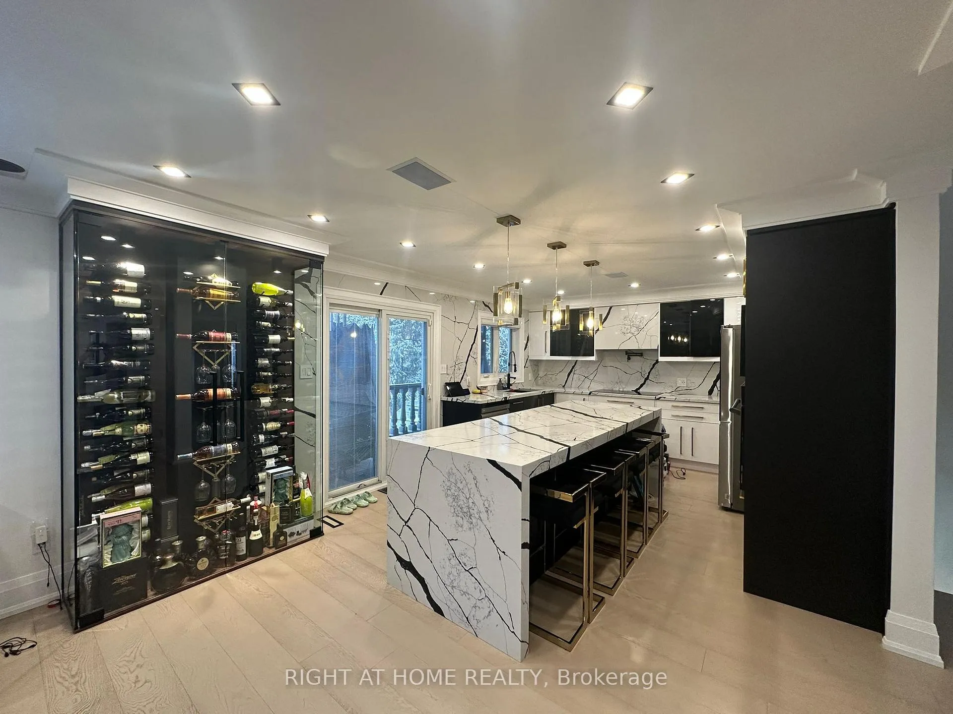 Photo 5 of 28 Wigwoss Drive, Vaughan, East Woodbridge — HOMEH