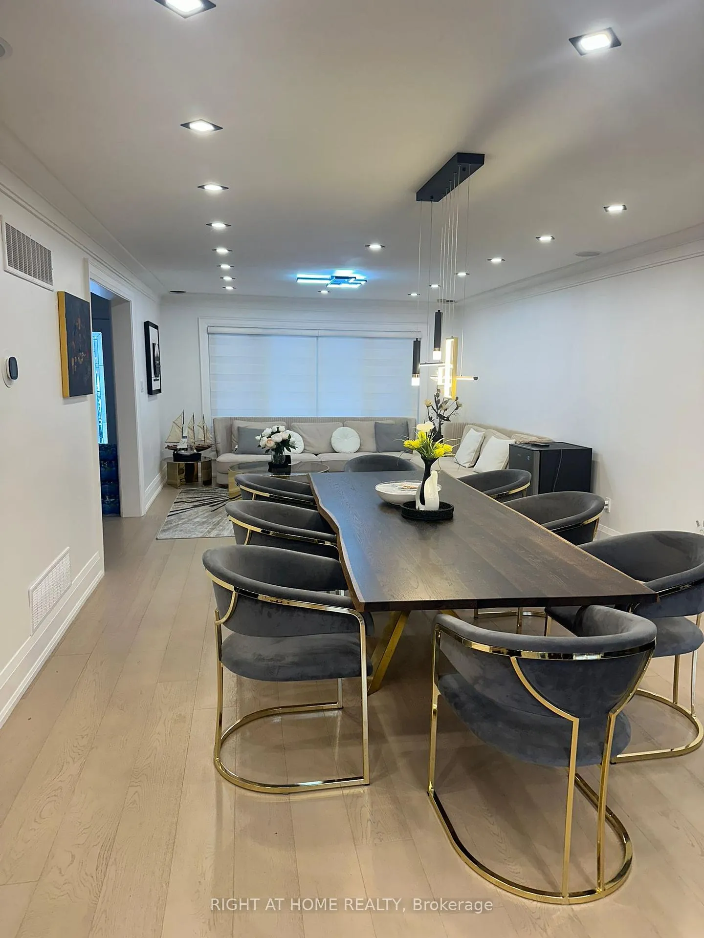 Photo 6 of 28 Wigwoss Drive, Vaughan, East Woodbridge — HOMEH