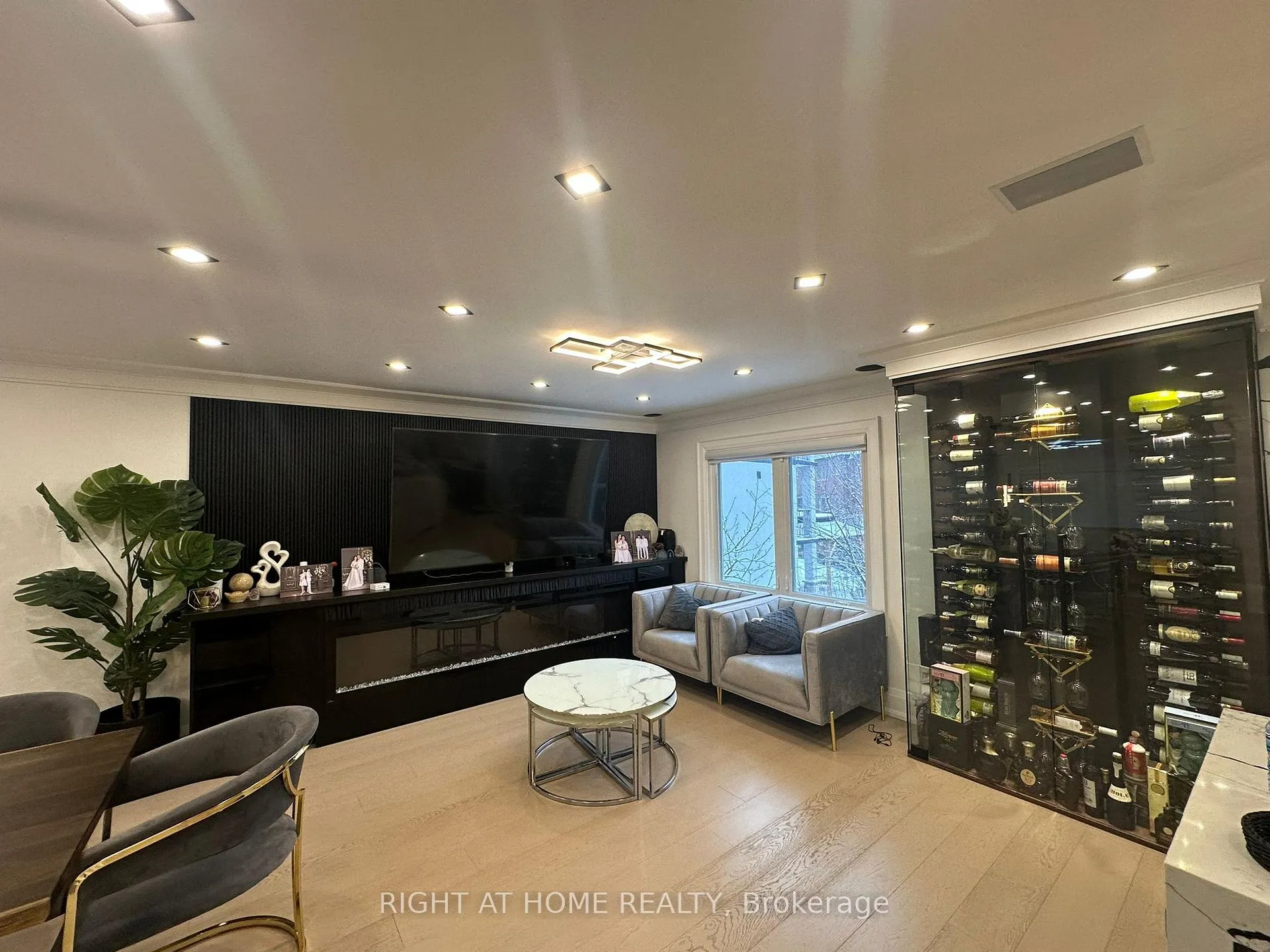 Photo 8 of 28 Wigwoss Drive, Vaughan, East Woodbridge — HOMEH