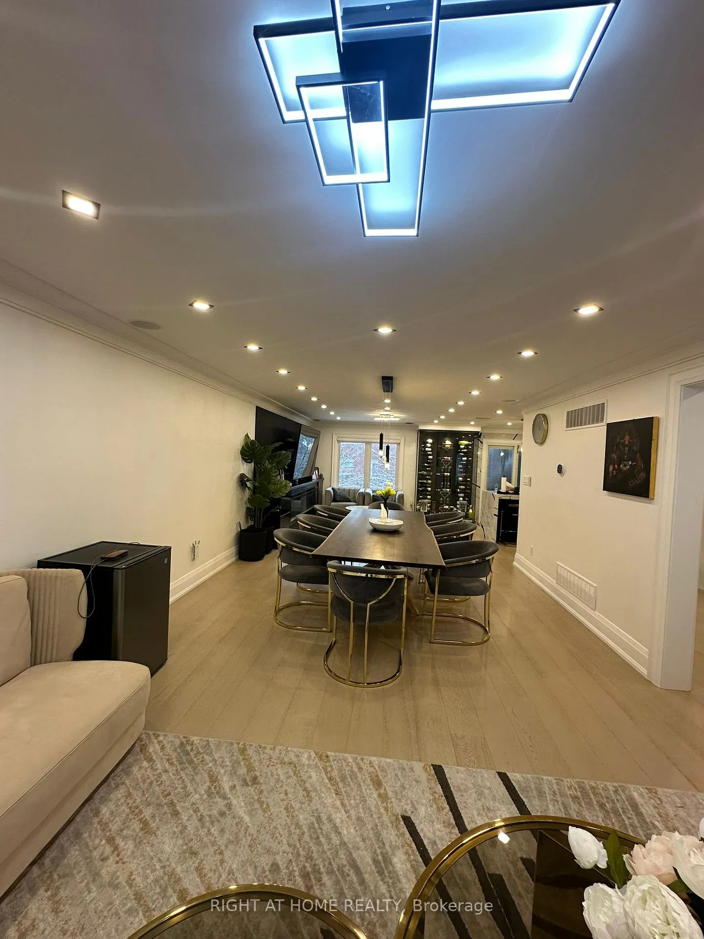 Photo 9 of 28 Wigwoss Drive, Vaughan, East Woodbridge — HOMEH