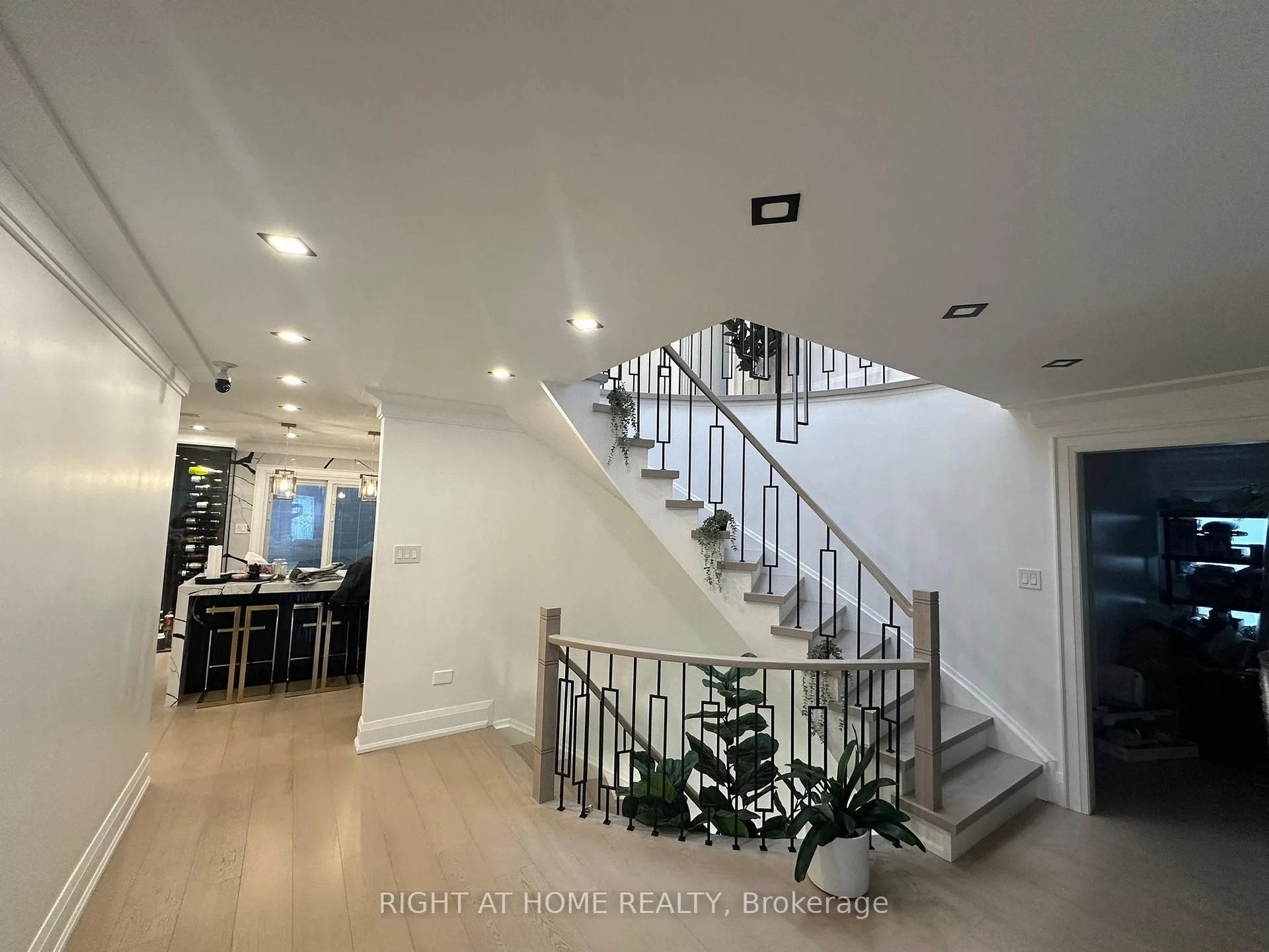 Photo 11 of 28 Wigwoss Drive, Vaughan, East Woodbridge — HOMEH