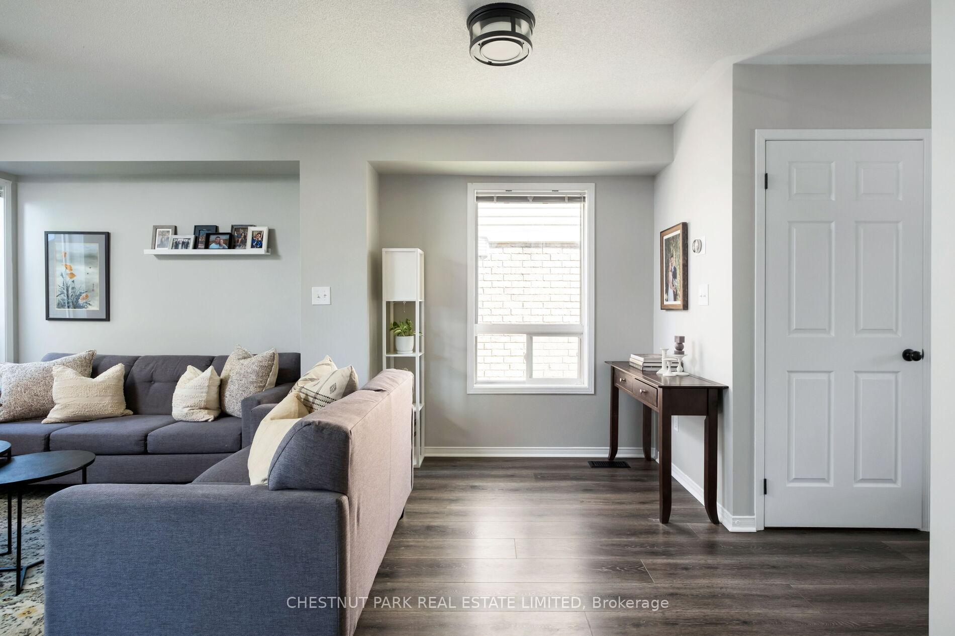 Photo 11 of 5 Bolster Lane, Uxbridge — HOMEH