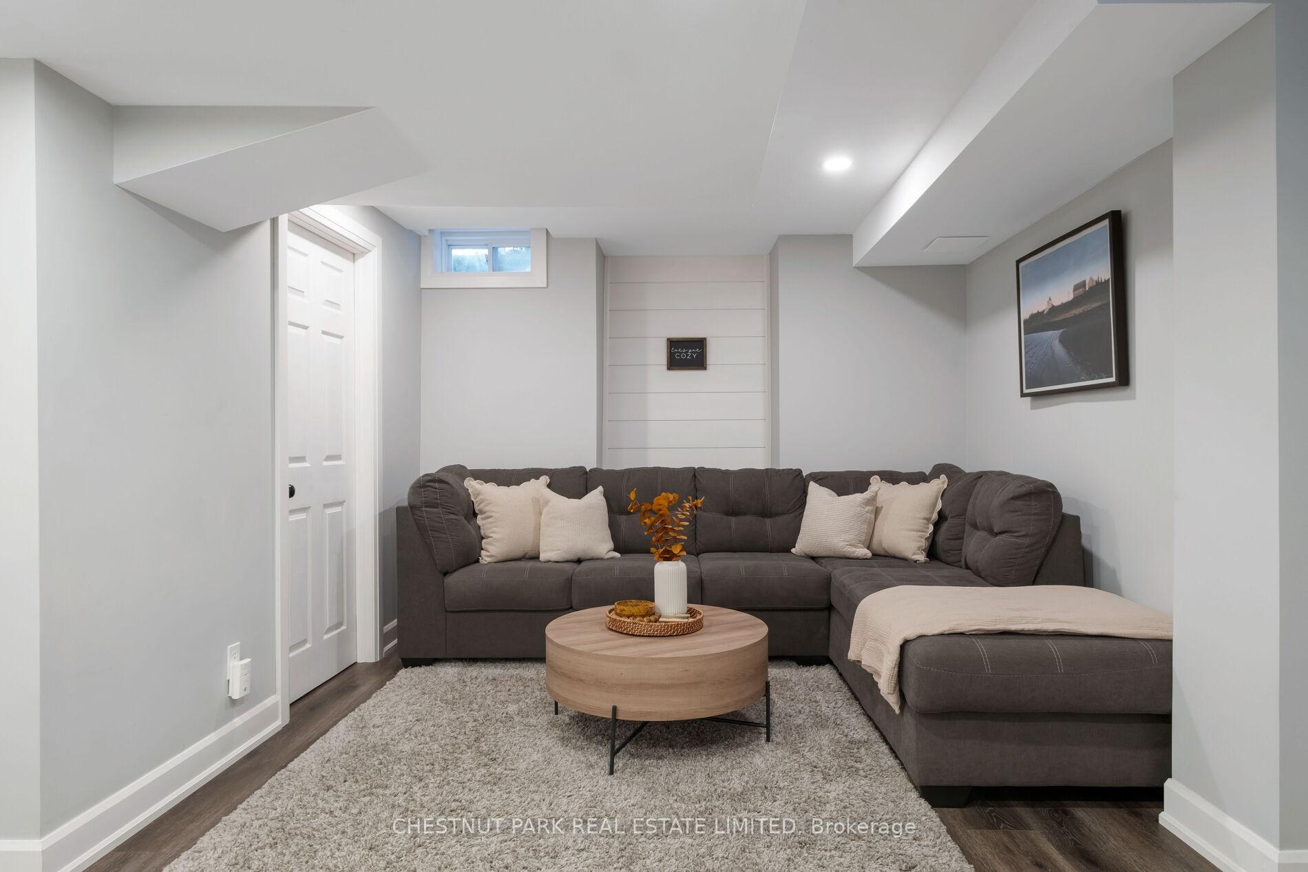 Photo 27 of 5 Bolster Lane, Uxbridge — HOMEH