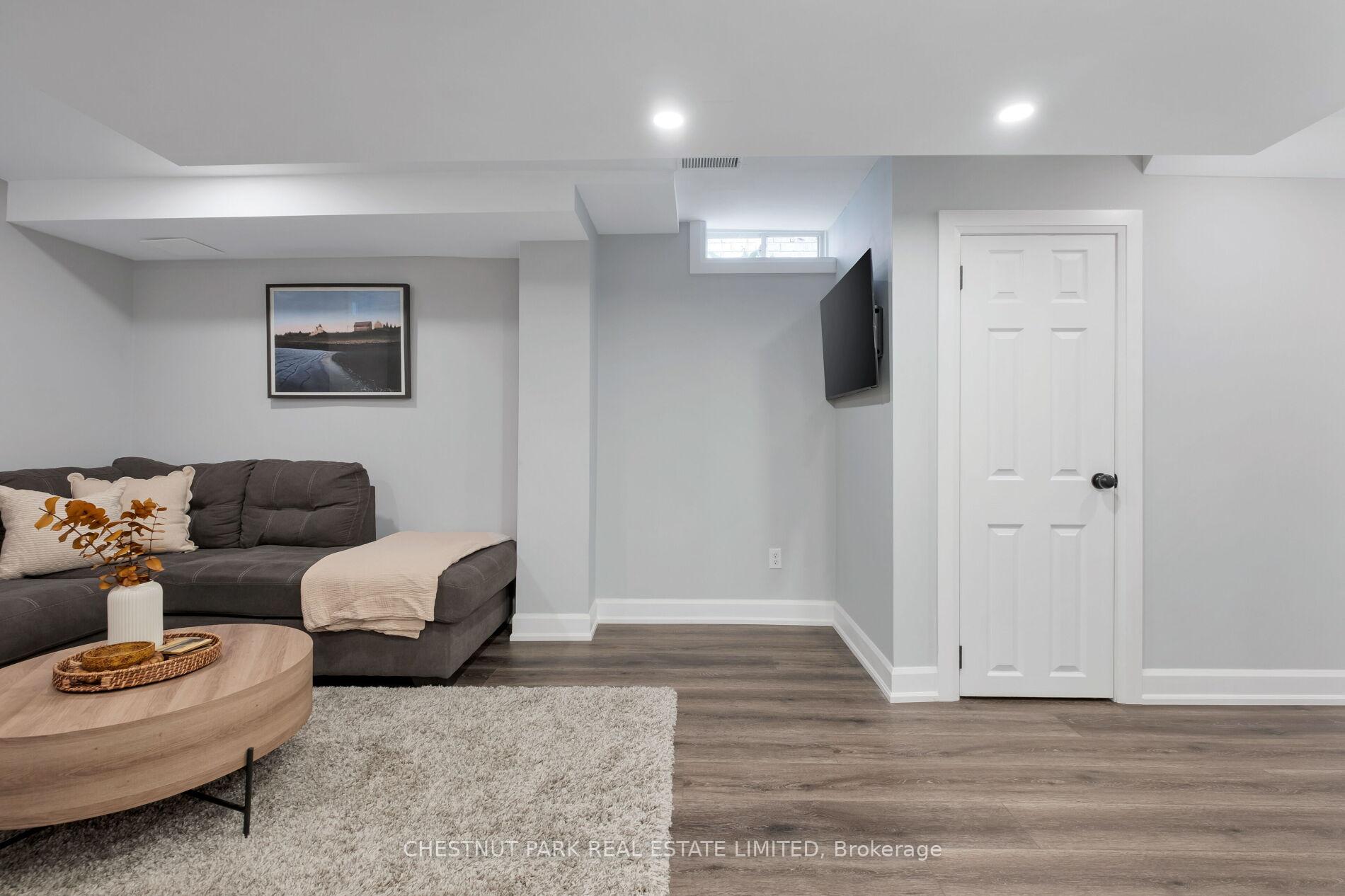 Photo 28 of 5 Bolster Lane, Uxbridge — HOMEH