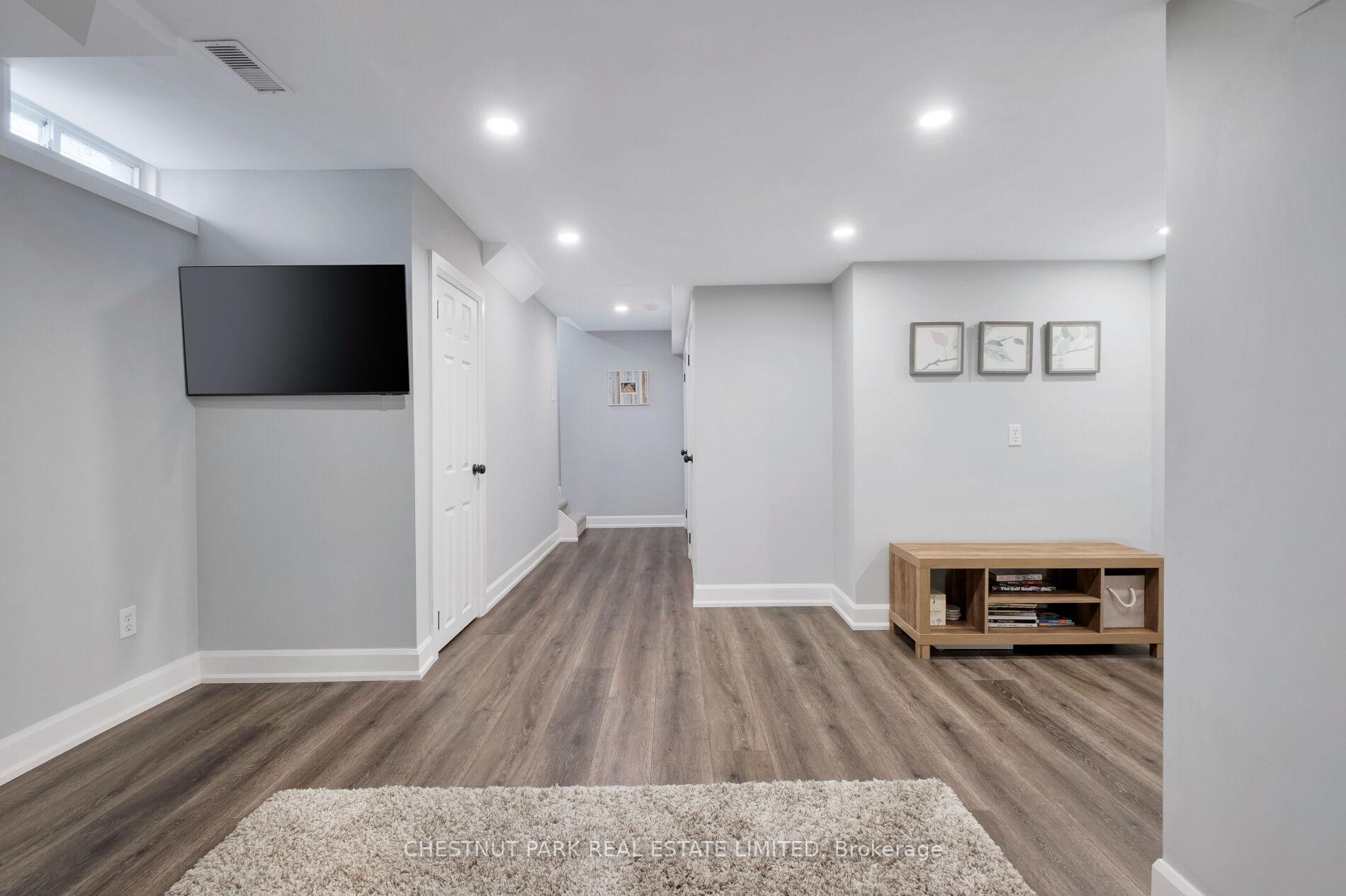 Photo 30 of 5 Bolster Lane, Uxbridge — HOMEH
