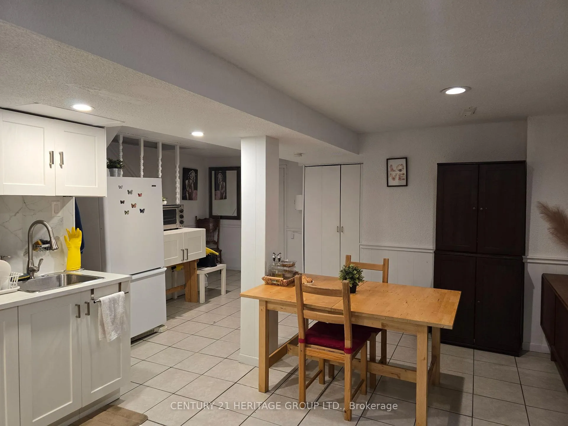 Photo 4 of 21 Laurel Valley Court N, Vaughan, Glen Shields — HOMEH
