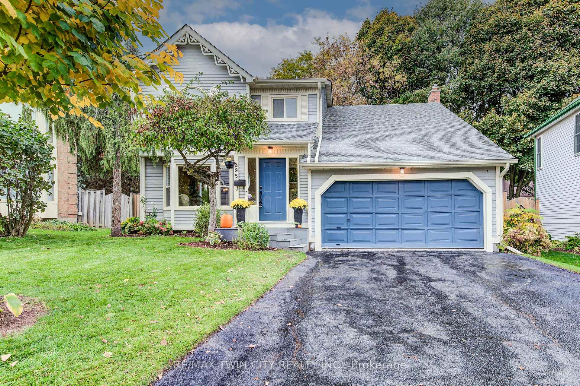 Photo 2 of 295 Wiltshire Place, Waterloo — HOMEH