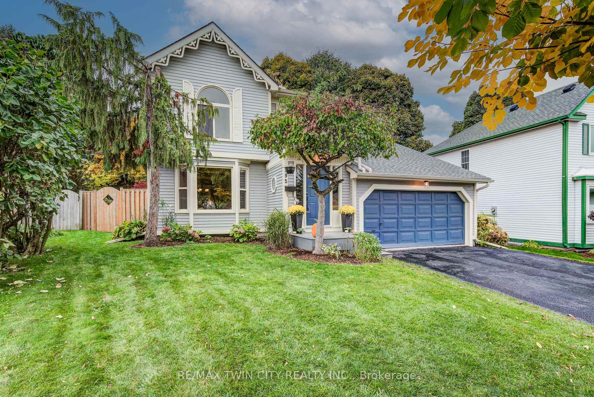 Photo 3 of 295 Wiltshire Place, Waterloo — HOMEH
