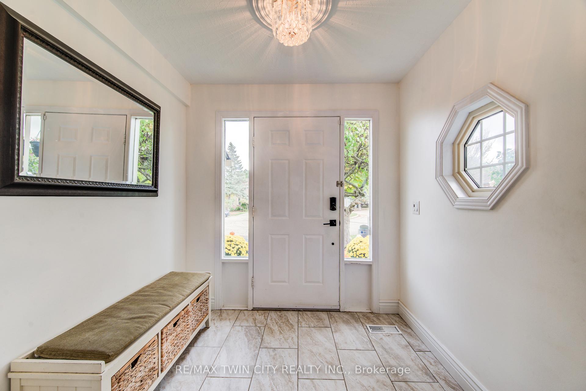 Photo 5 of 295 Wiltshire Place, Waterloo — HOMEH