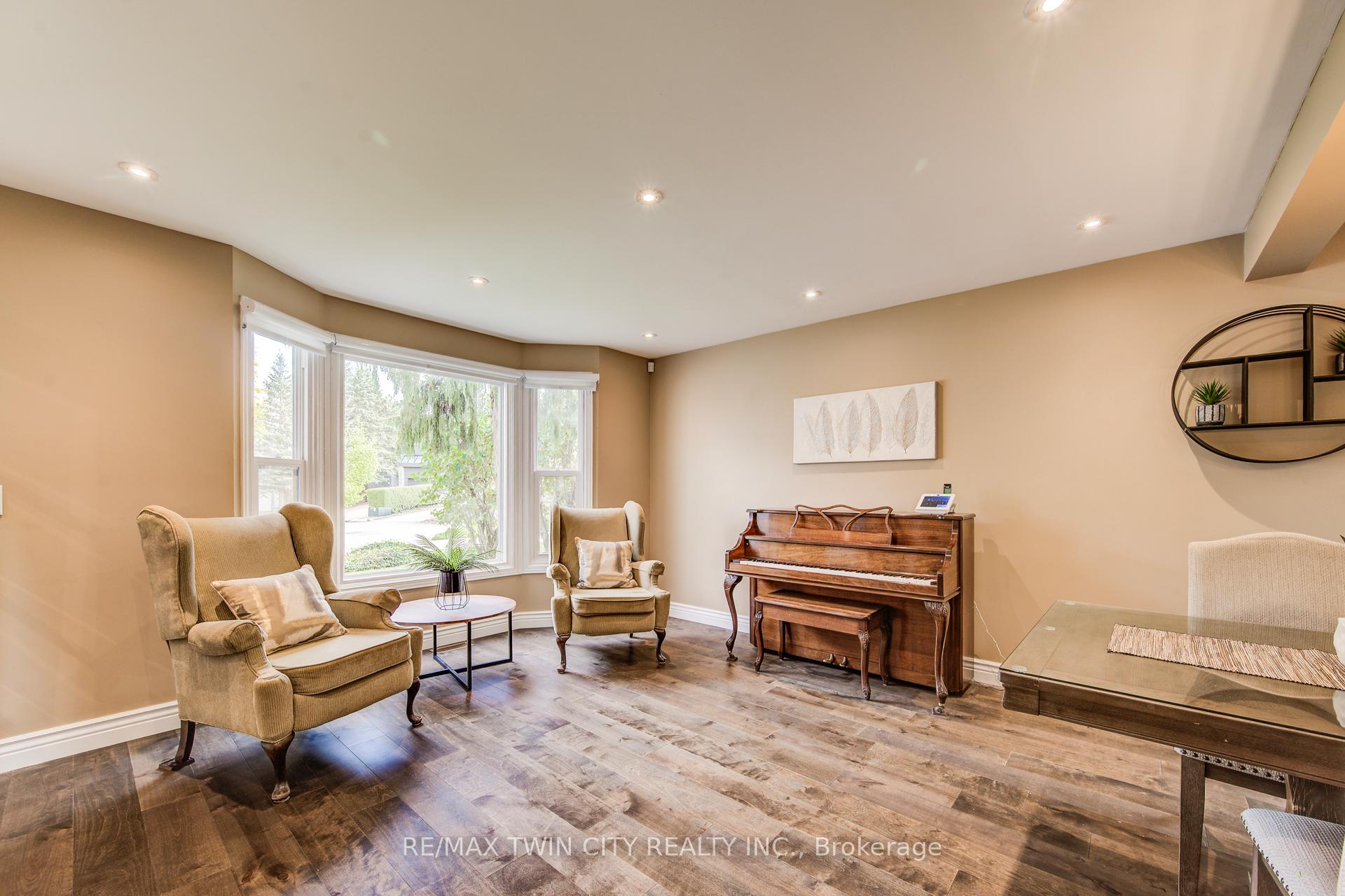 Photo 7 of 295 Wiltshire Place, Waterloo — HOMEH