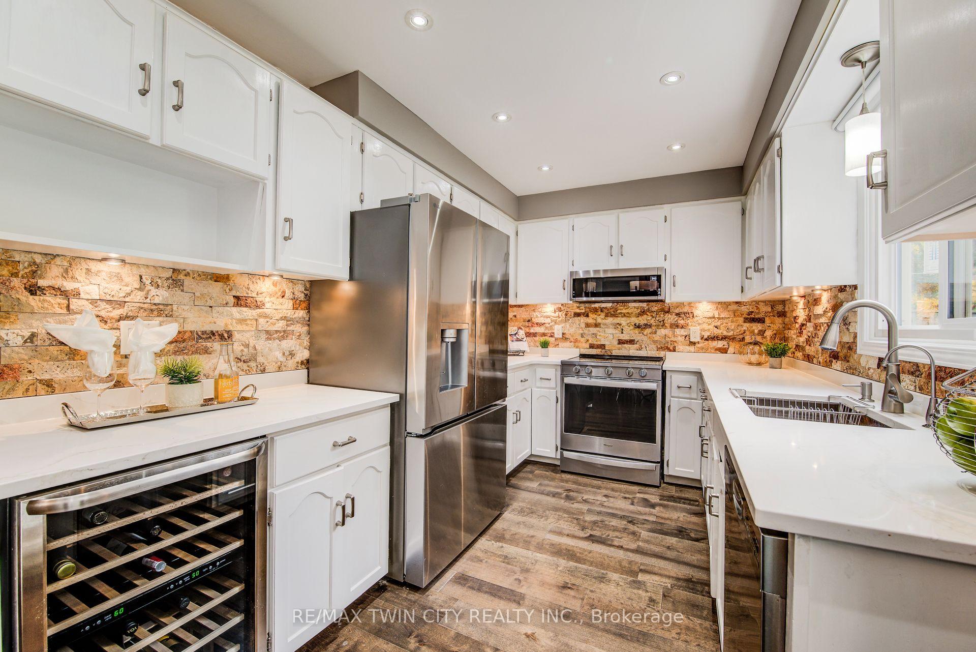 Photo 13 of 295 Wiltshire Place, Waterloo — HOMEH