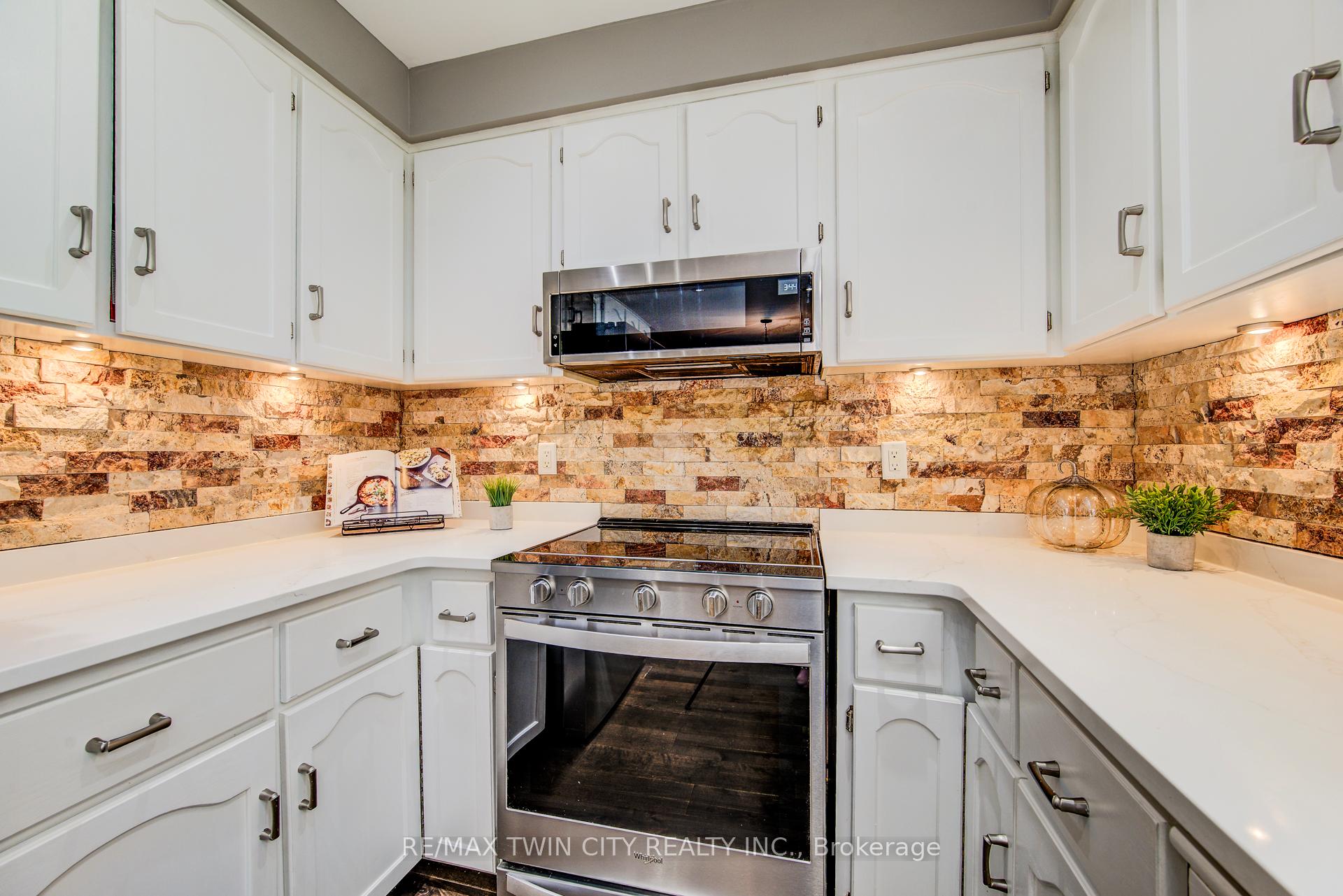 Photo 14 of 295 Wiltshire Place, Waterloo — HOMEH