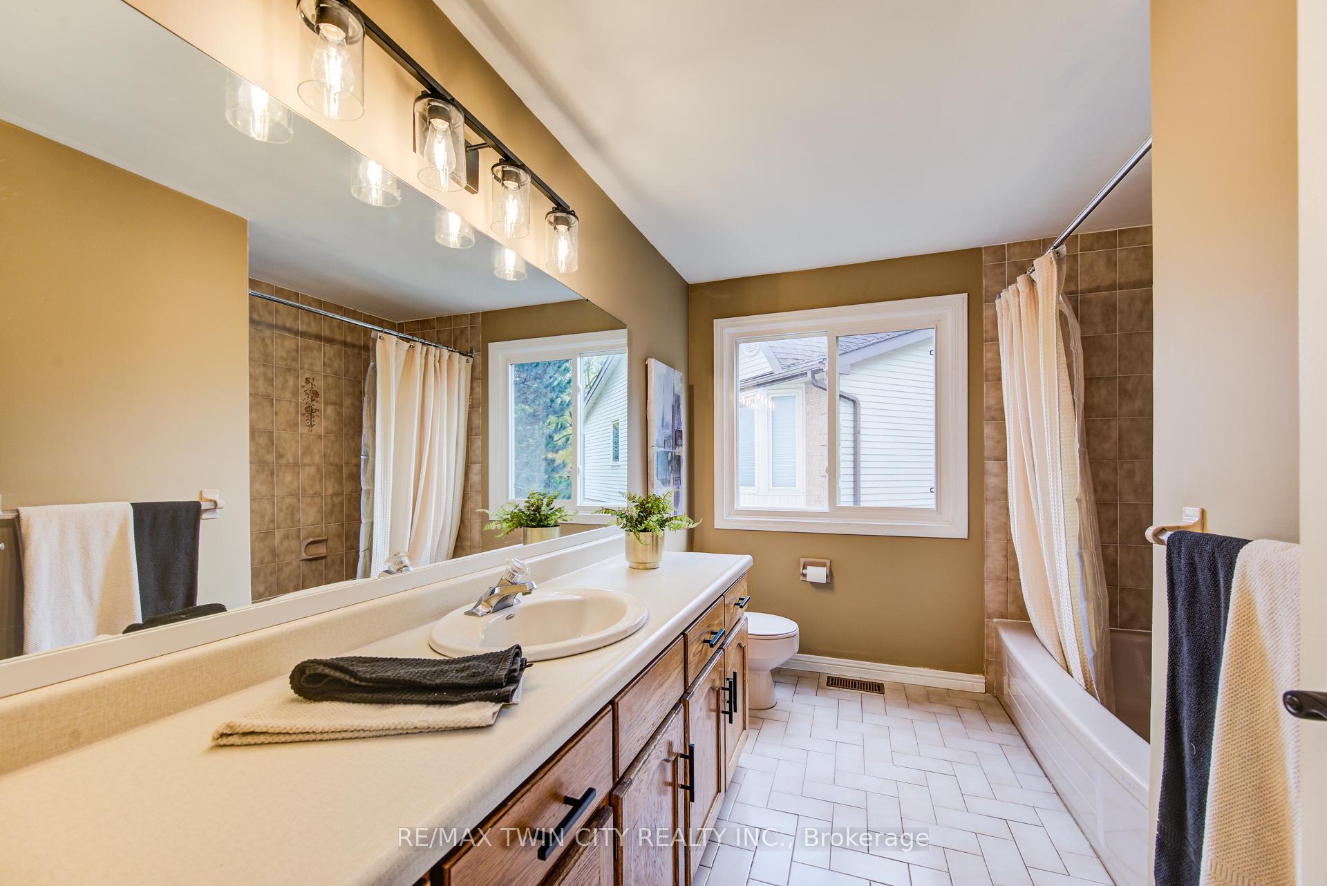 Photo 20 of 295 Wiltshire Place, Waterloo — HOMEH