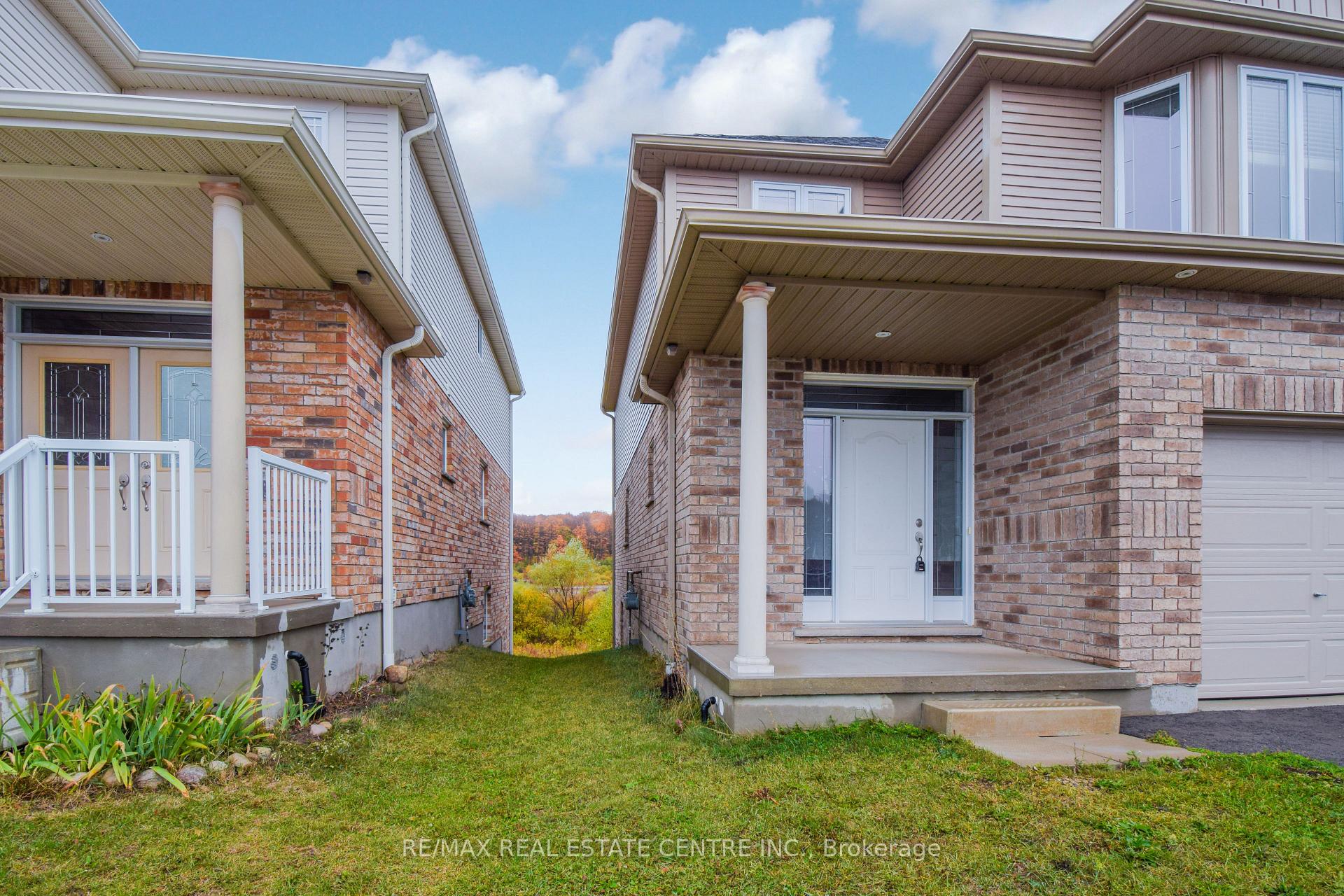 Photo 3 of 520 Sundew Drive, Waterloo, Beechwood — HOMEH
