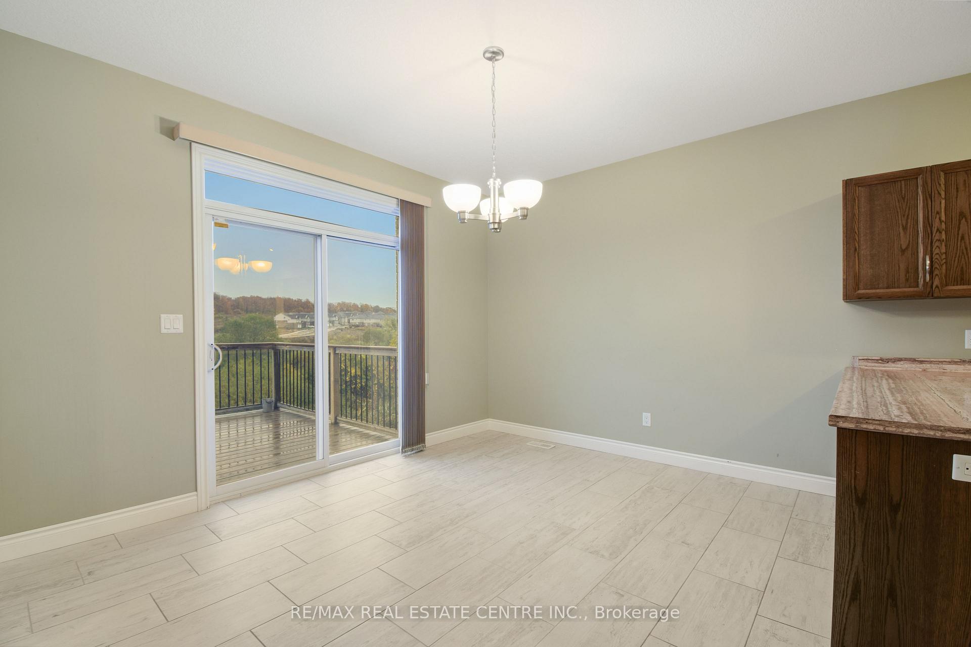Photo 13 of 520 Sundew Drive, Waterloo, Beechwood — HOMEH