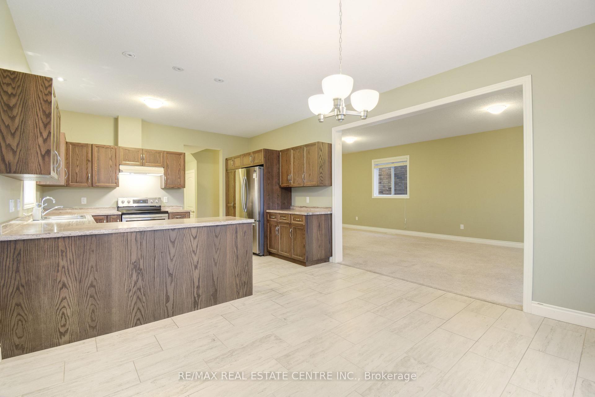 Photo 15 of 520 Sundew Drive, Waterloo, Beechwood — HOMEH