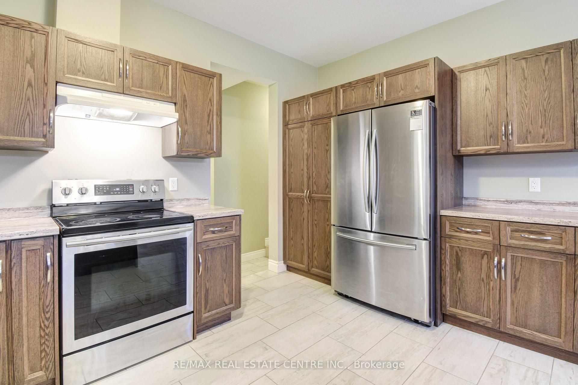 Photo 18 of 520 Sundew Drive, Waterloo, Beechwood — HOMEH