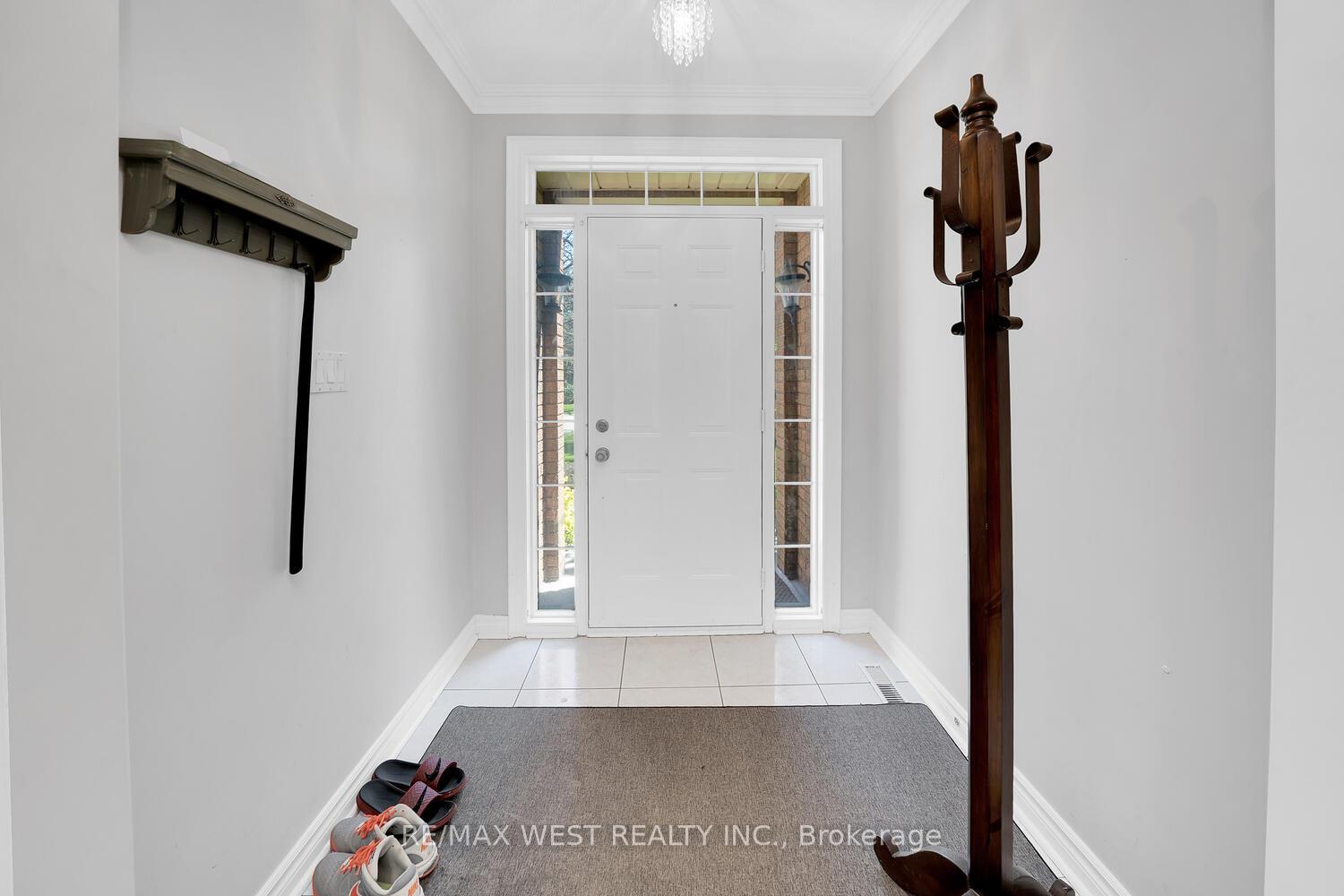 Photo 3 of 38 John Kline Lane, Vaughan, Kleinburg — HOMEH