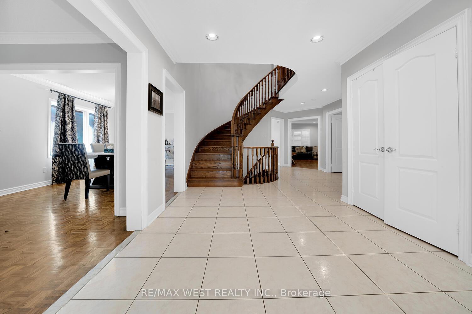 Photo 4 of 38 John Kline Lane, Vaughan, Kleinburg — HOMEH