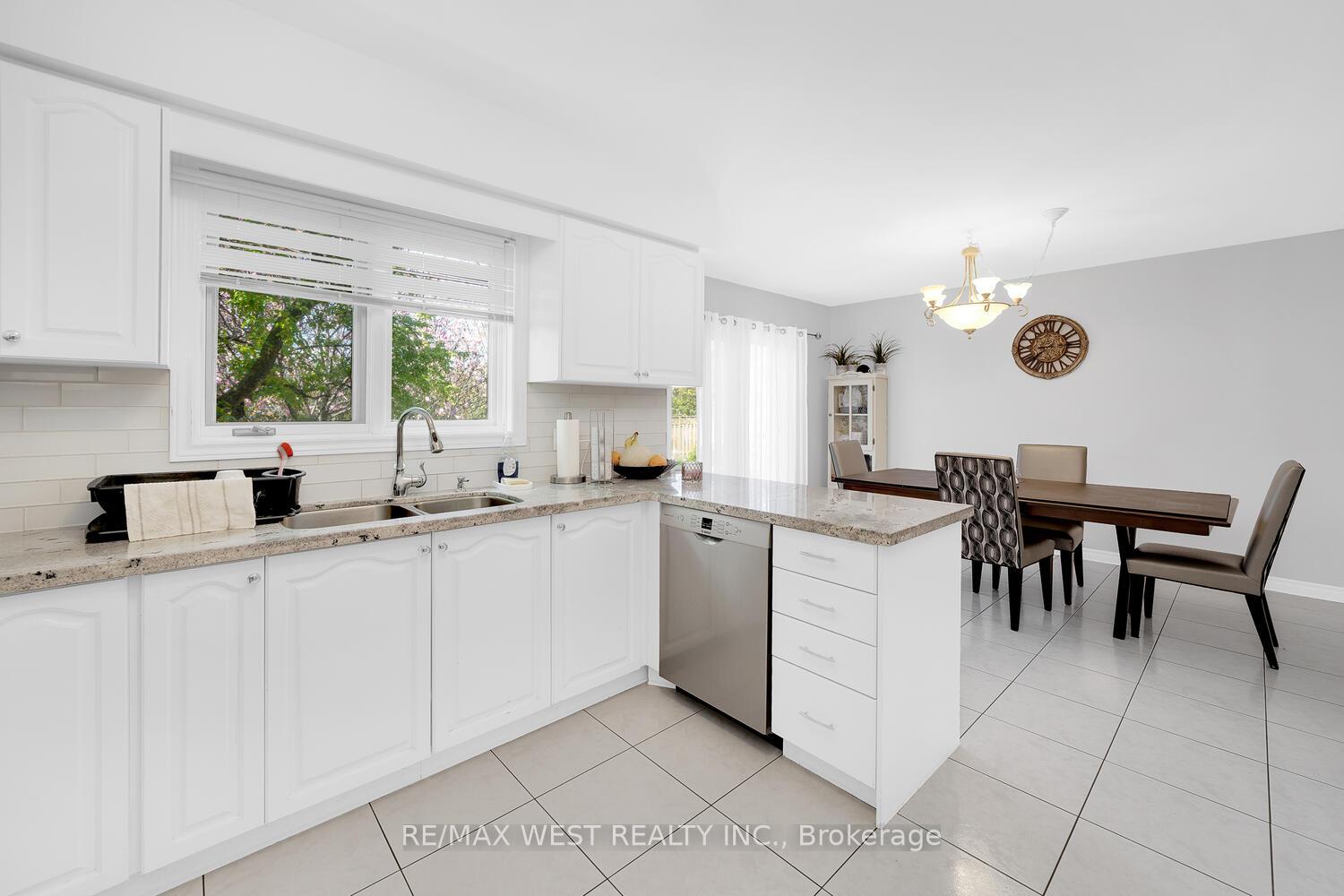 Photo 11 of 38 John Kline Lane, Vaughan, Kleinburg — HOMEH