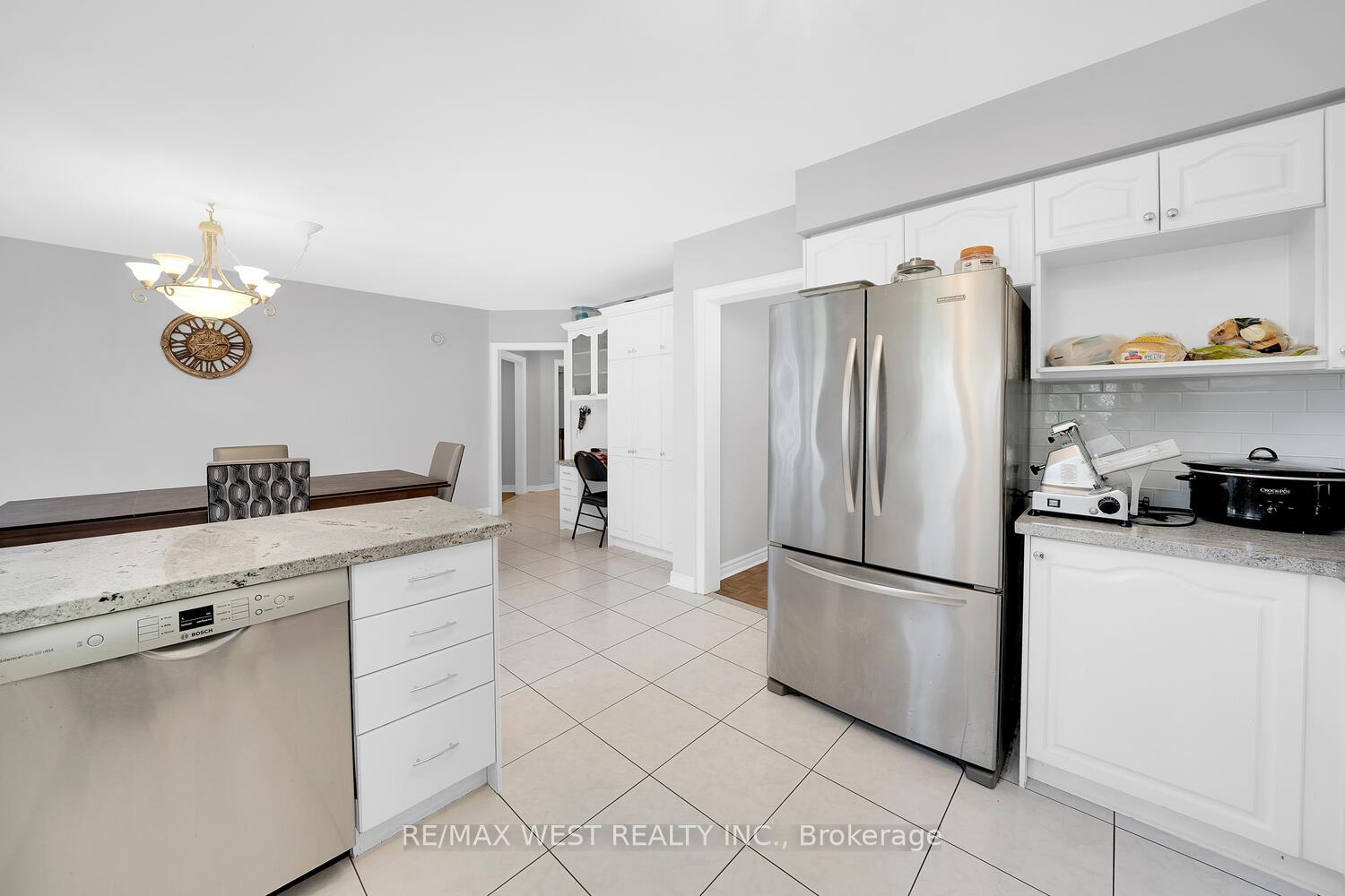 Photo 12 of 38 John Kline Lane, Vaughan, Kleinburg — HOMEH