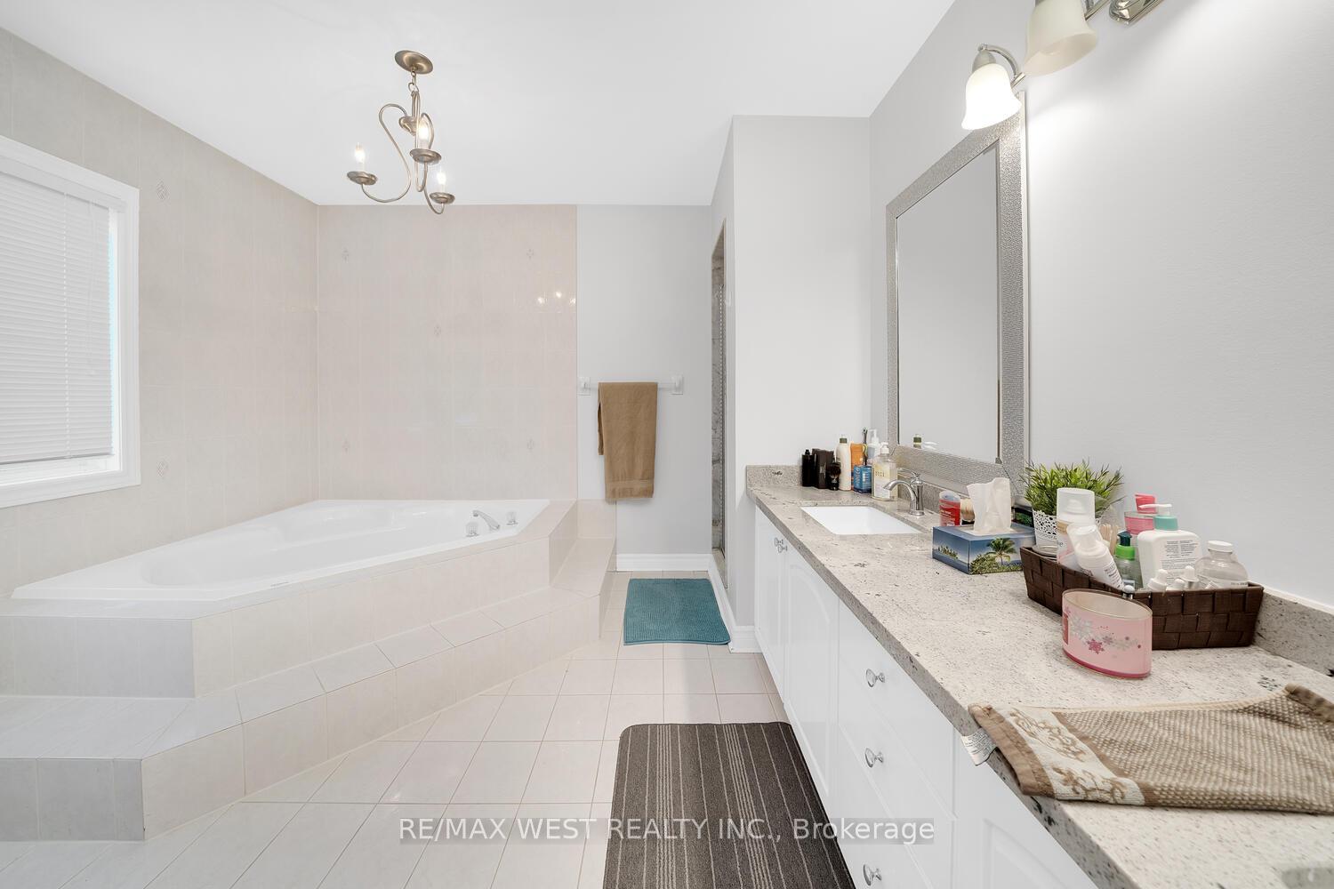Photo 28 of 38 John Kline Lane, Vaughan, Kleinburg — HOMEH