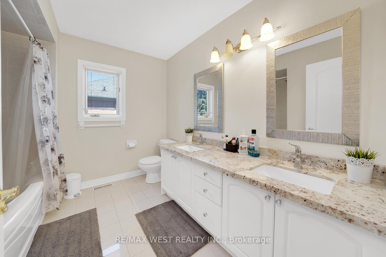 Photo 32 of 38 John Kline Lane, Vaughan, Kleinburg — HOMEH