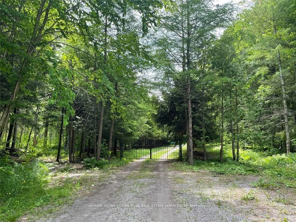 Photo 1 of 647D Ravenshoe Road, Uxbridge, Rural Uxbridge — HOMEH