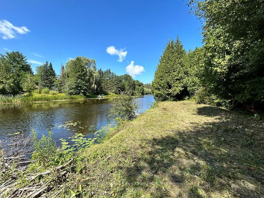 Photo 4 of 647D Ravenshoe Road, Uxbridge, Rural Uxbridge — HOMEH
