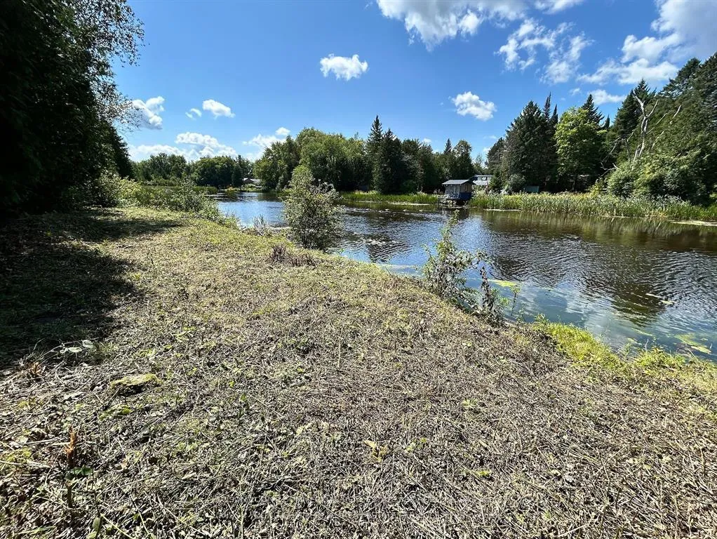 Photo 5 of 647D Ravenshoe Road, Uxbridge, Rural Uxbridge — HOMEH