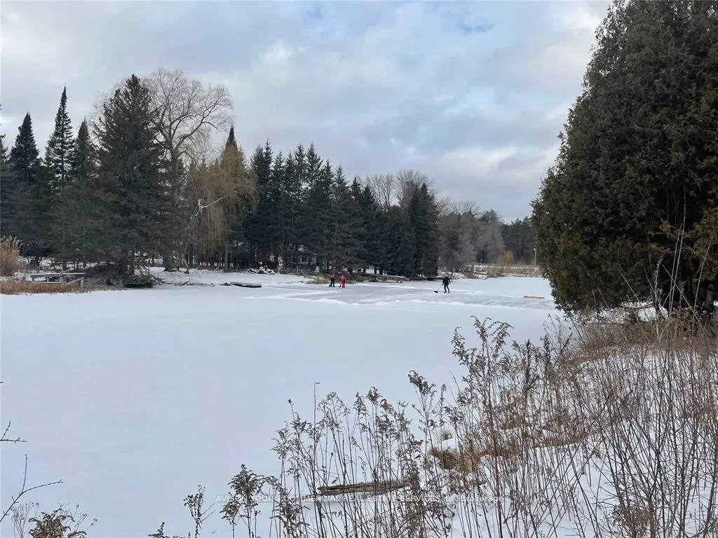 Photo 6 of 647D Ravenshoe Road, Uxbridge, Rural Uxbridge — HOMEH