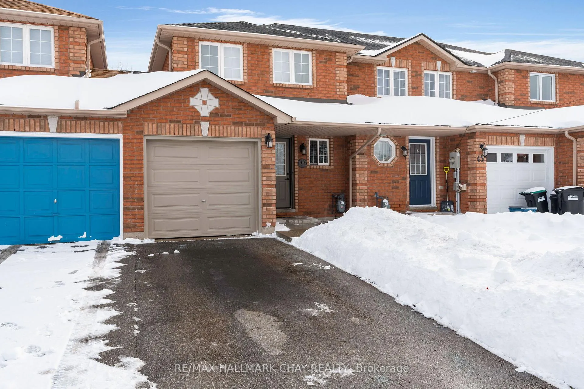 Photo 2 of 43 Srigley Street, Barrie, Holly — HOMEH